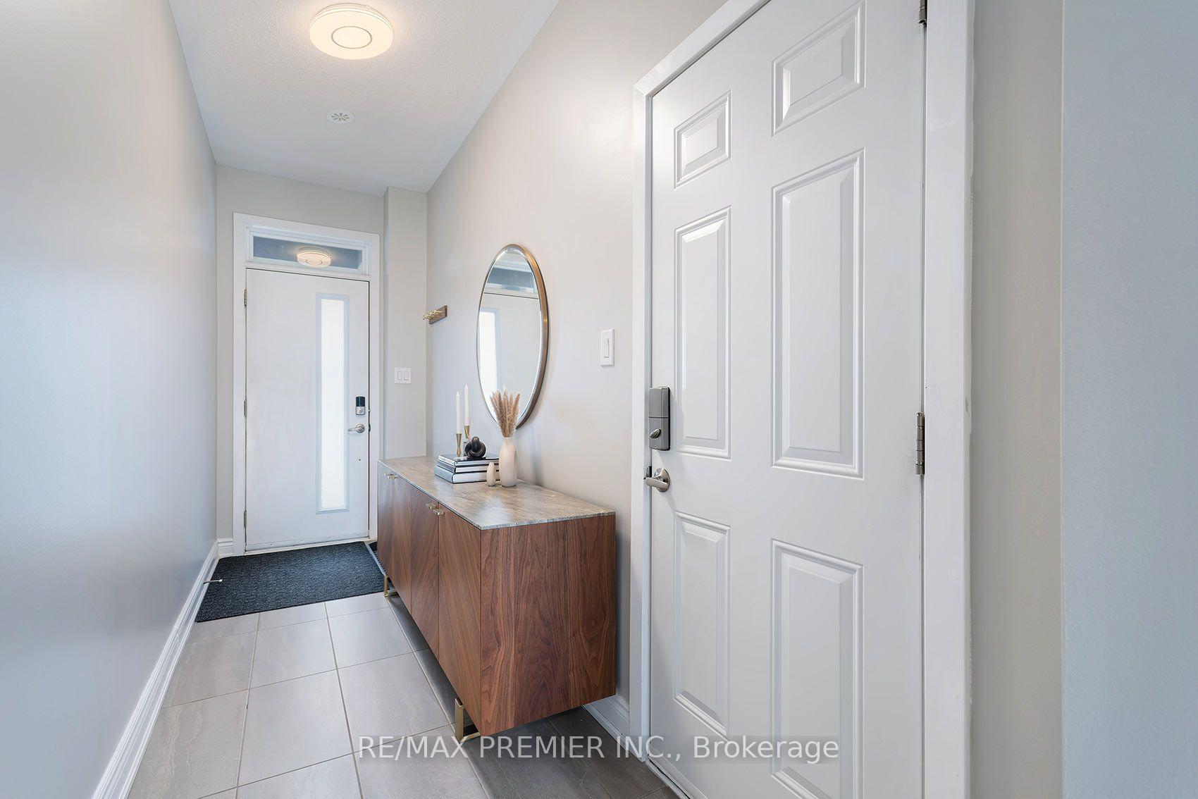 Photo 3 of 34 Dalhousie Street, Vaughan, Vaughan Grove — HOMEH