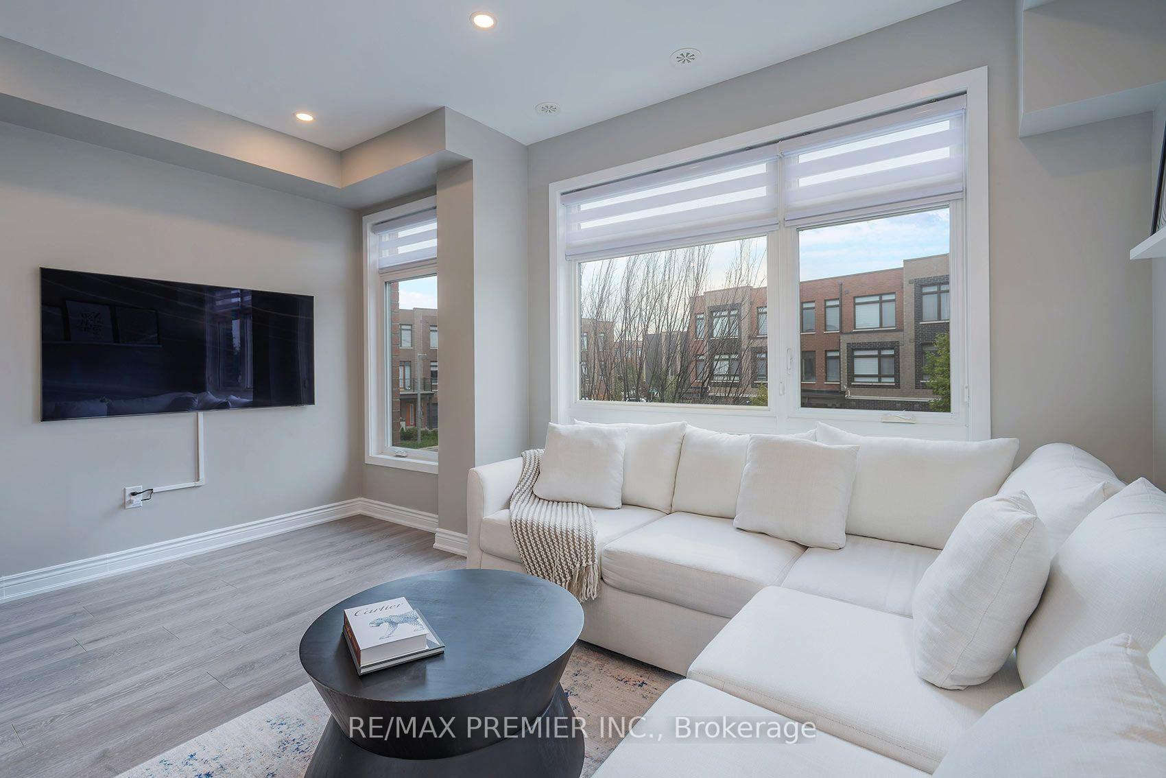 Photo 4 of 34 Dalhousie Street, Vaughan, Vaughan Grove — HOMEH