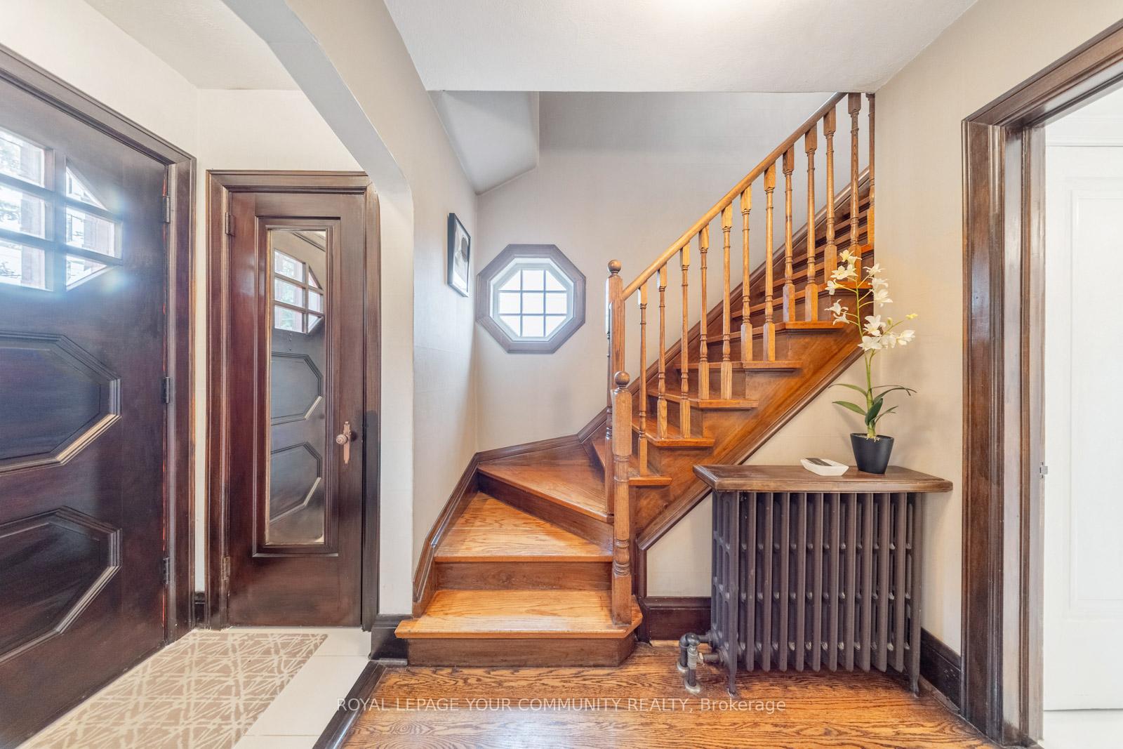 Photo 8 of 2 Four Oaks Gate, Toronto, East York — HOMEH