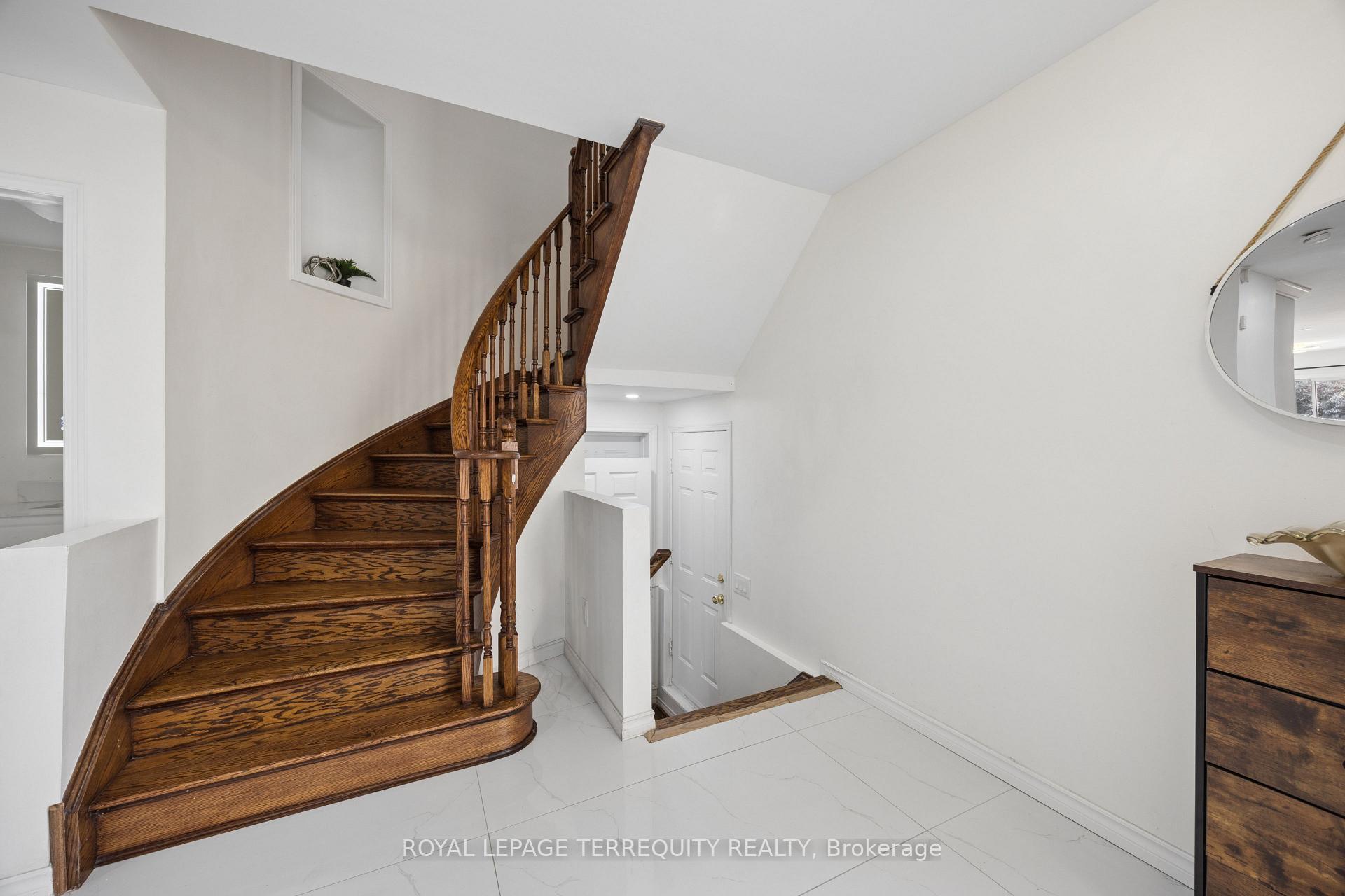 Photo 5 of 7339 Black Walnut Trail, Mississauga, Lisgar — HOMEH