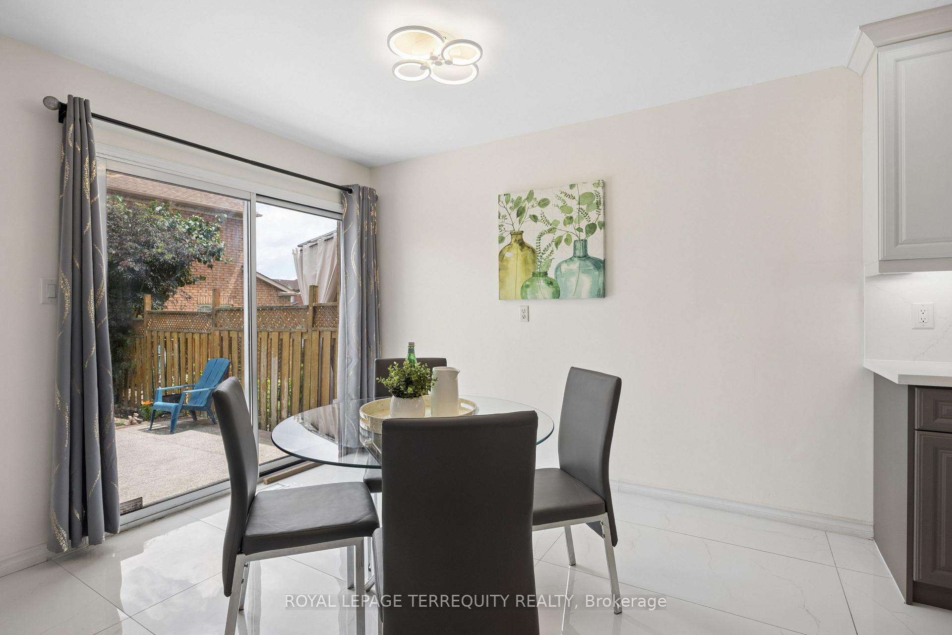 Photo 12 of 7339 Black Walnut Trail, Mississauga, Lisgar — HOMEH