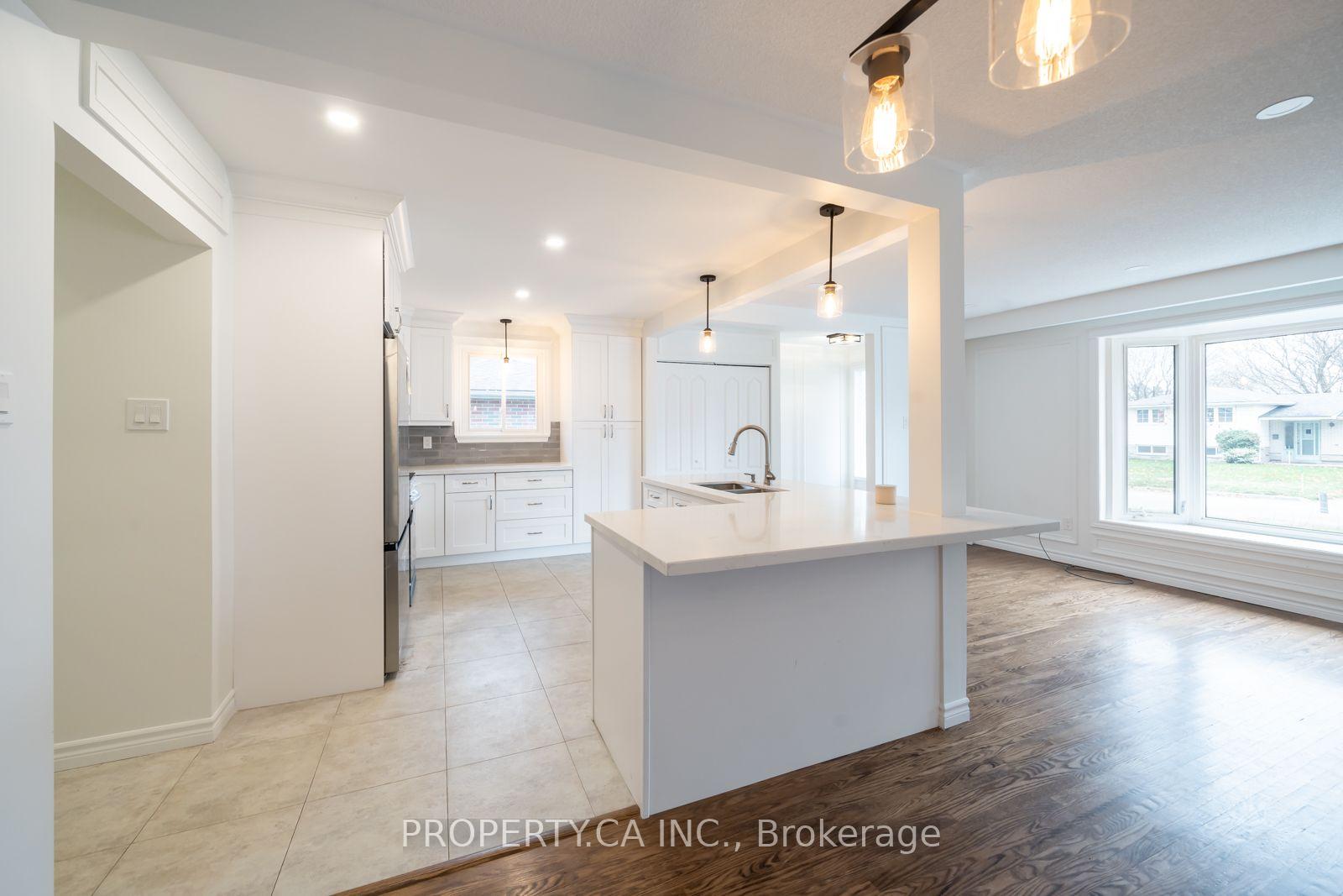 Photo 10 of 24 Thorncrest Road, Barrie, Allandale Heights — HOMEH