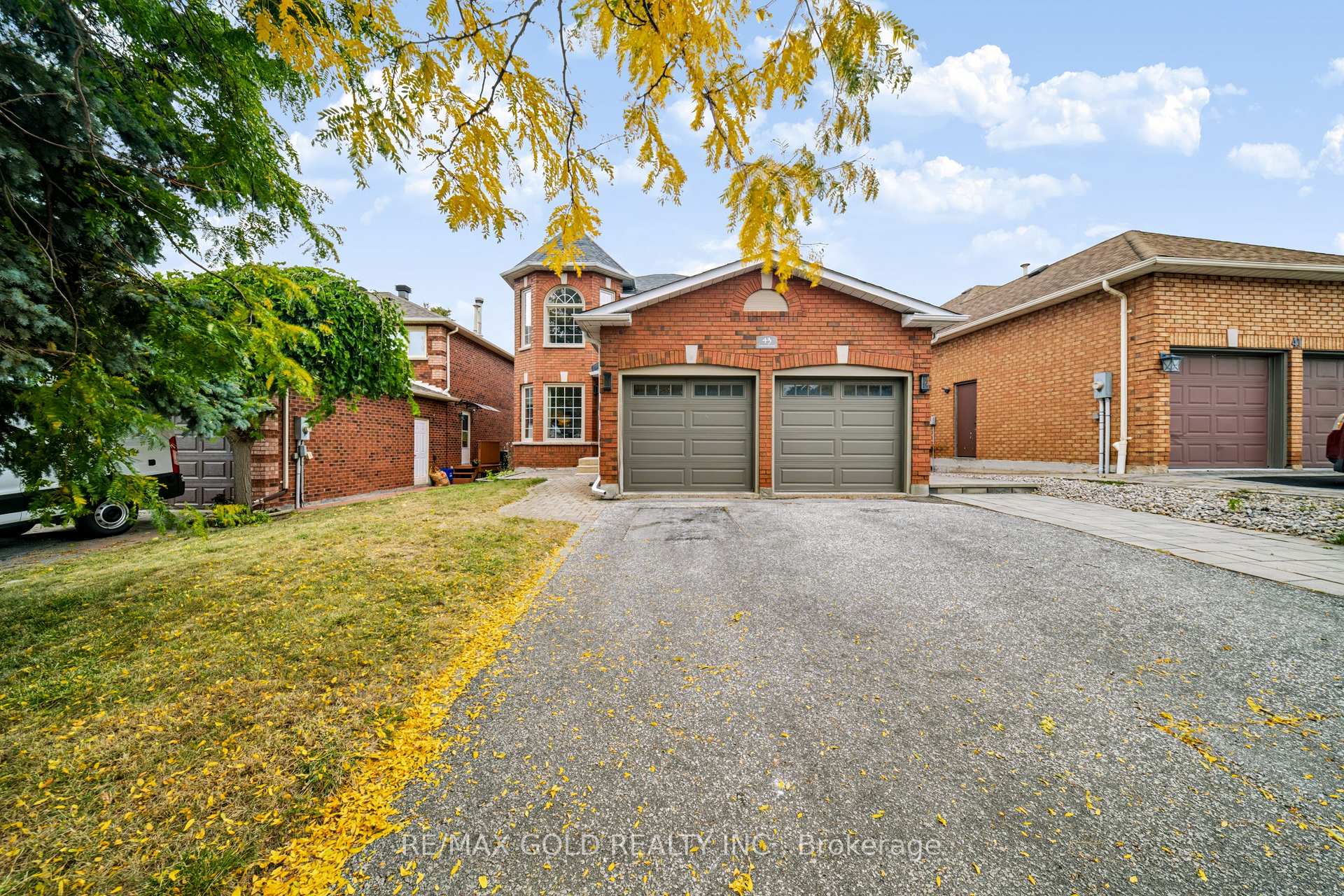 Photo 3 of 43 Golden Meadow Road, Barrie, Bayshore — HOMEH