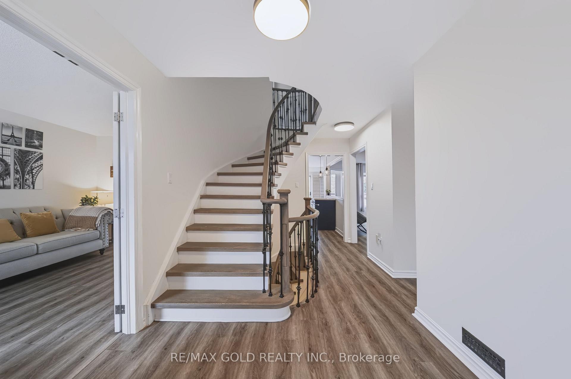 Photo 5 of 43 Golden Meadow Road, Barrie, Bayshore — HOMEH