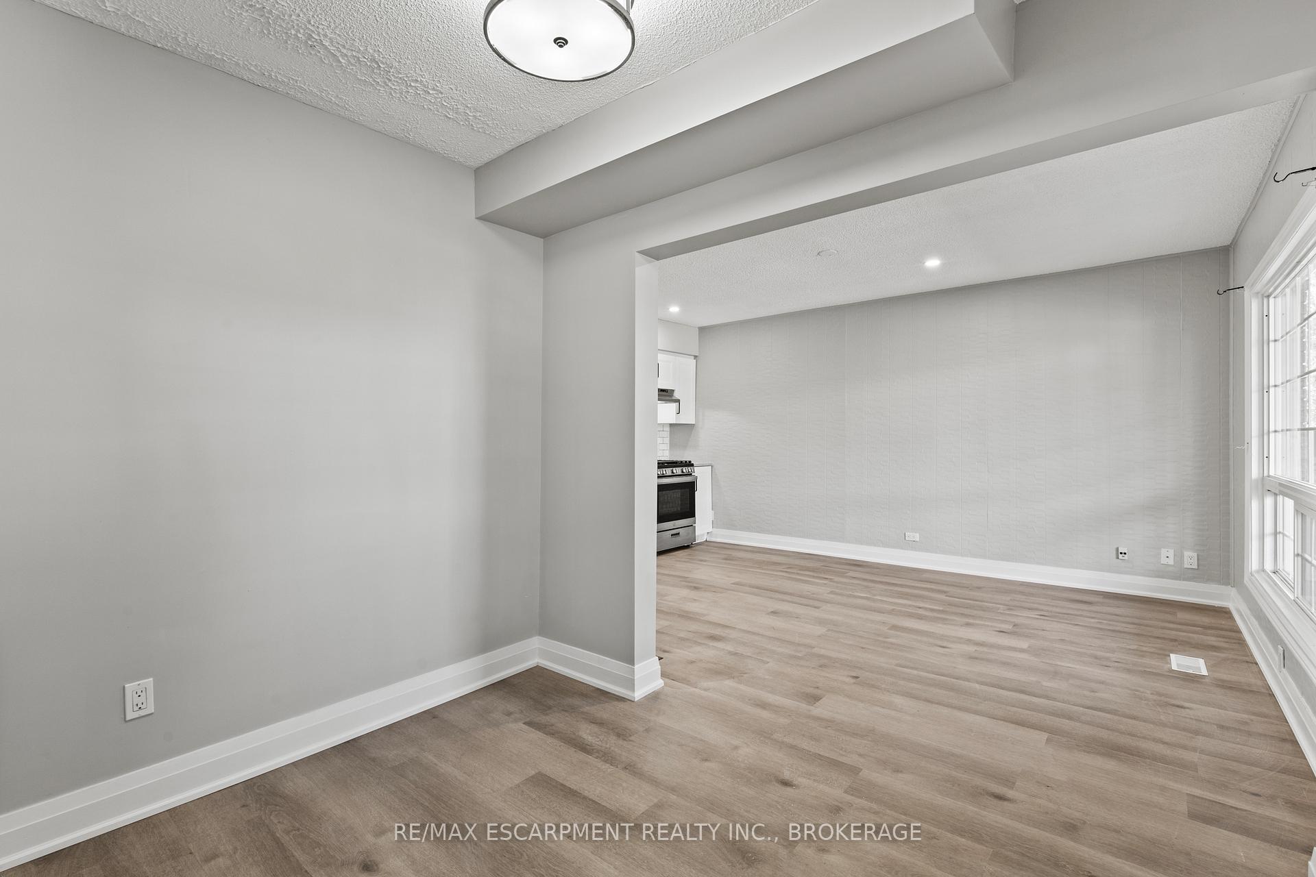 Photo 5 of Unit Upper, 15 Mccormick Street, Welland, Prince Charles — HOMEH