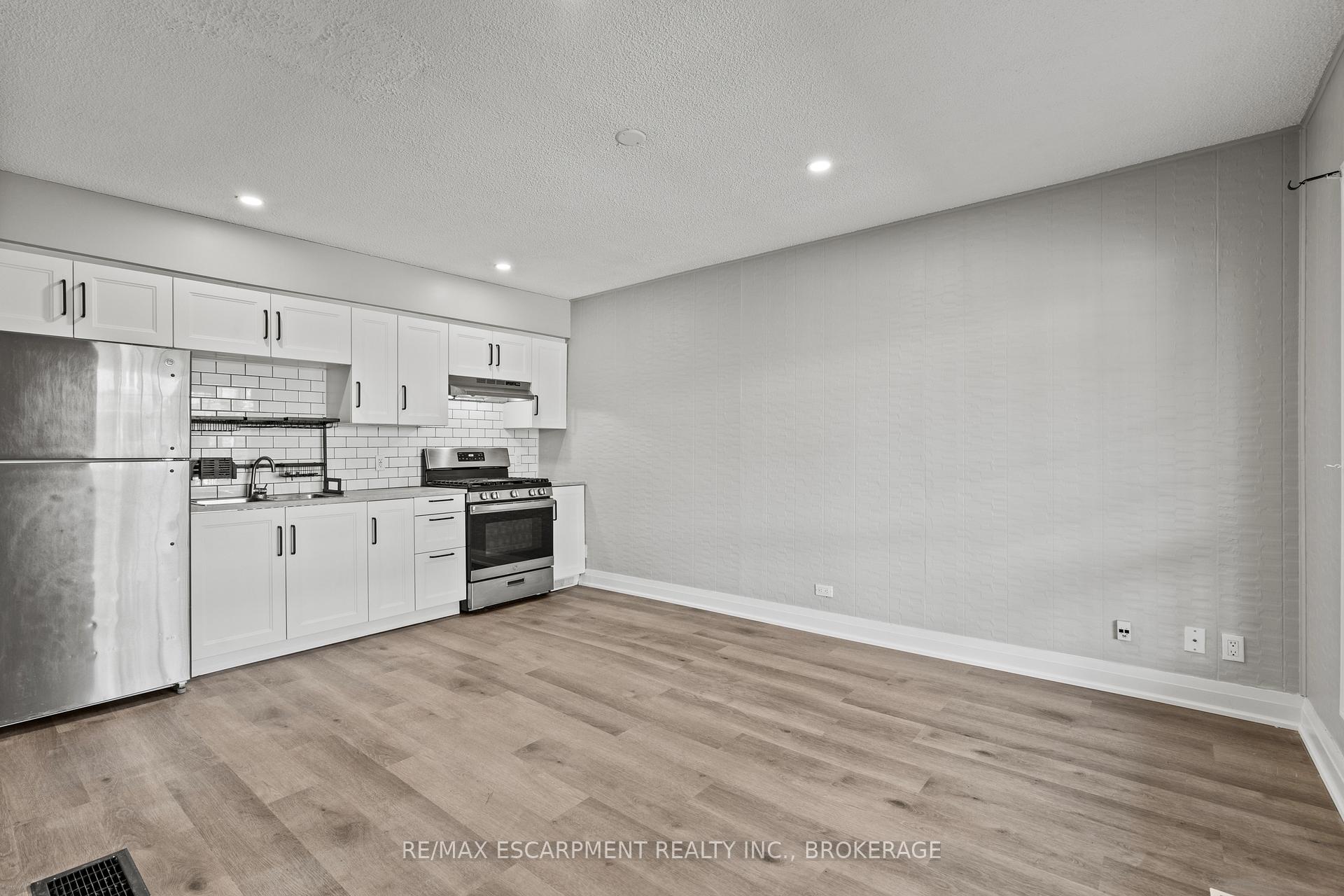 Photo 7 of Unit Upper, 15 Mccormick Street, Welland, Prince Charles — HOMEH