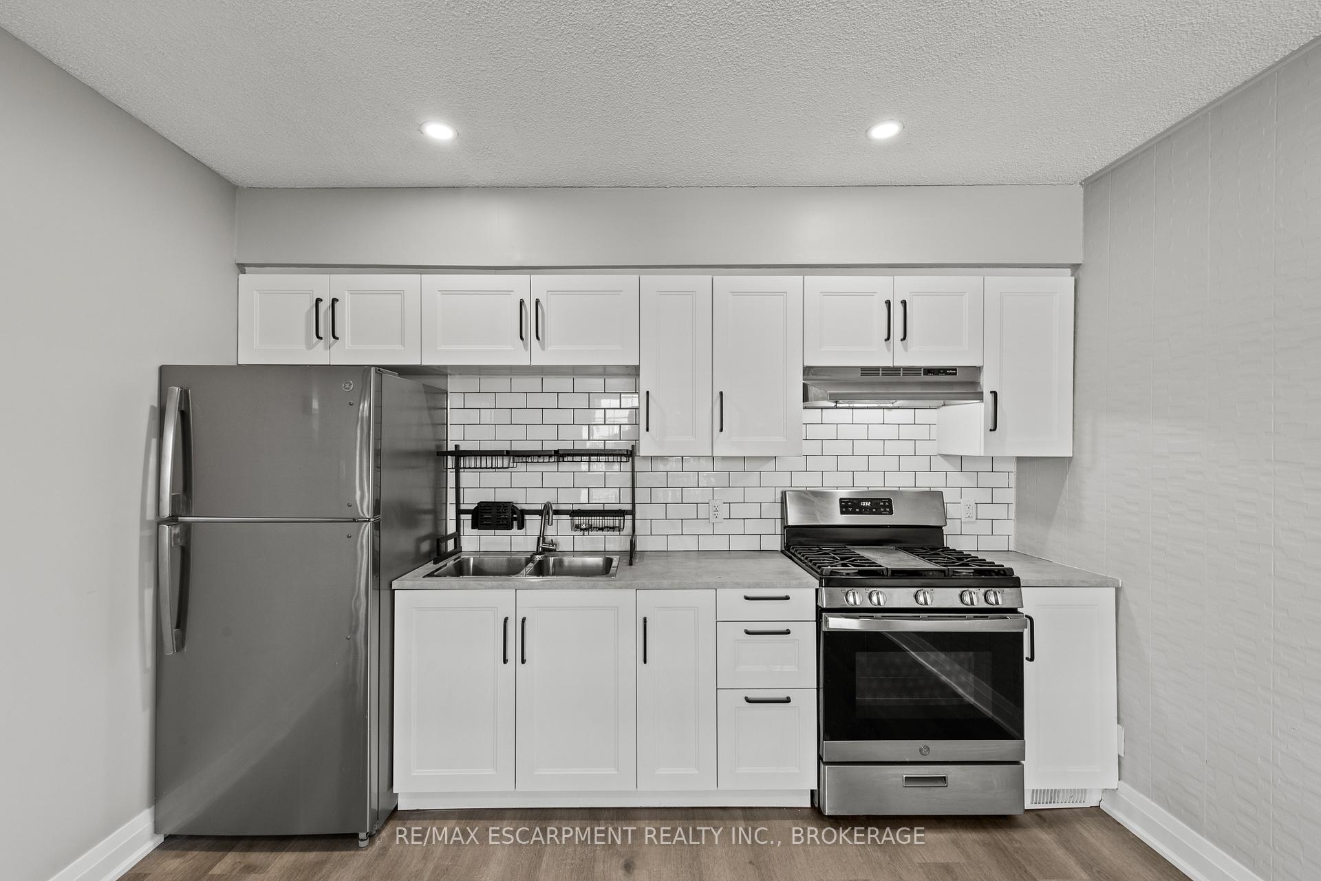 Photo 9 of Unit Upper, 15 Mccormick Street, Welland, Prince Charles — HOMEH