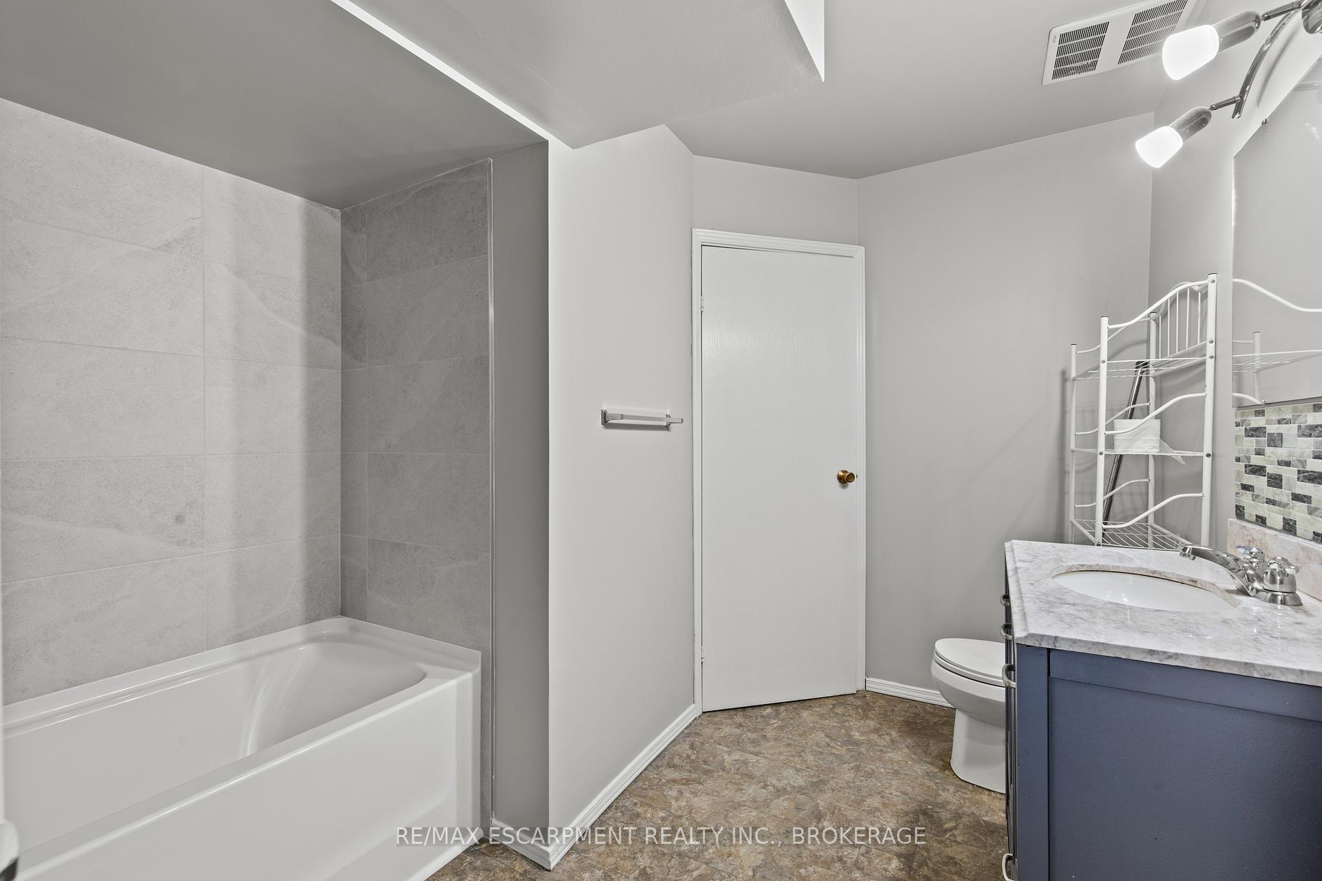 Photo 15 of Unit Upper, 15 Mccormick Street, Welland, Prince Charles — HOMEH