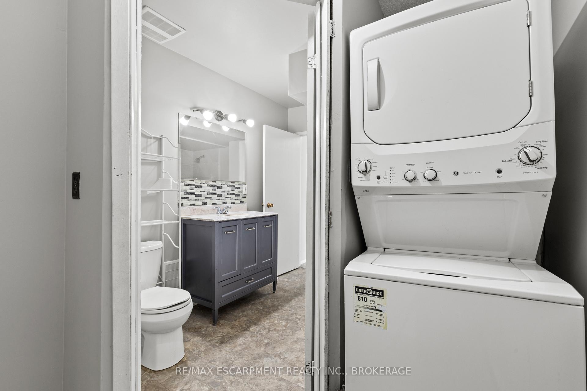 Photo 16 of Unit Upper, 15 Mccormick Street, Welland, Prince Charles — HOMEH