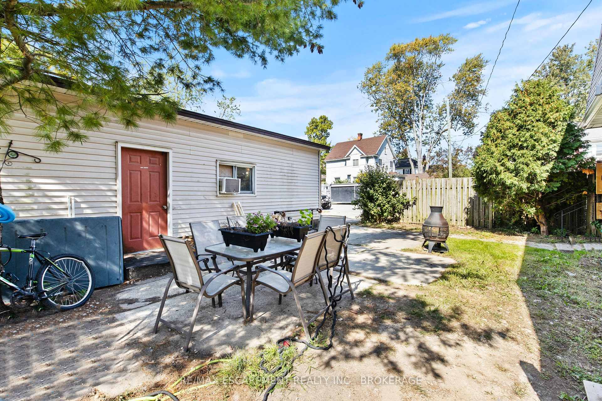 Photo 18 of Unit Upper, 15 Mccormick Street, Welland, Prince Charles — HOMEH