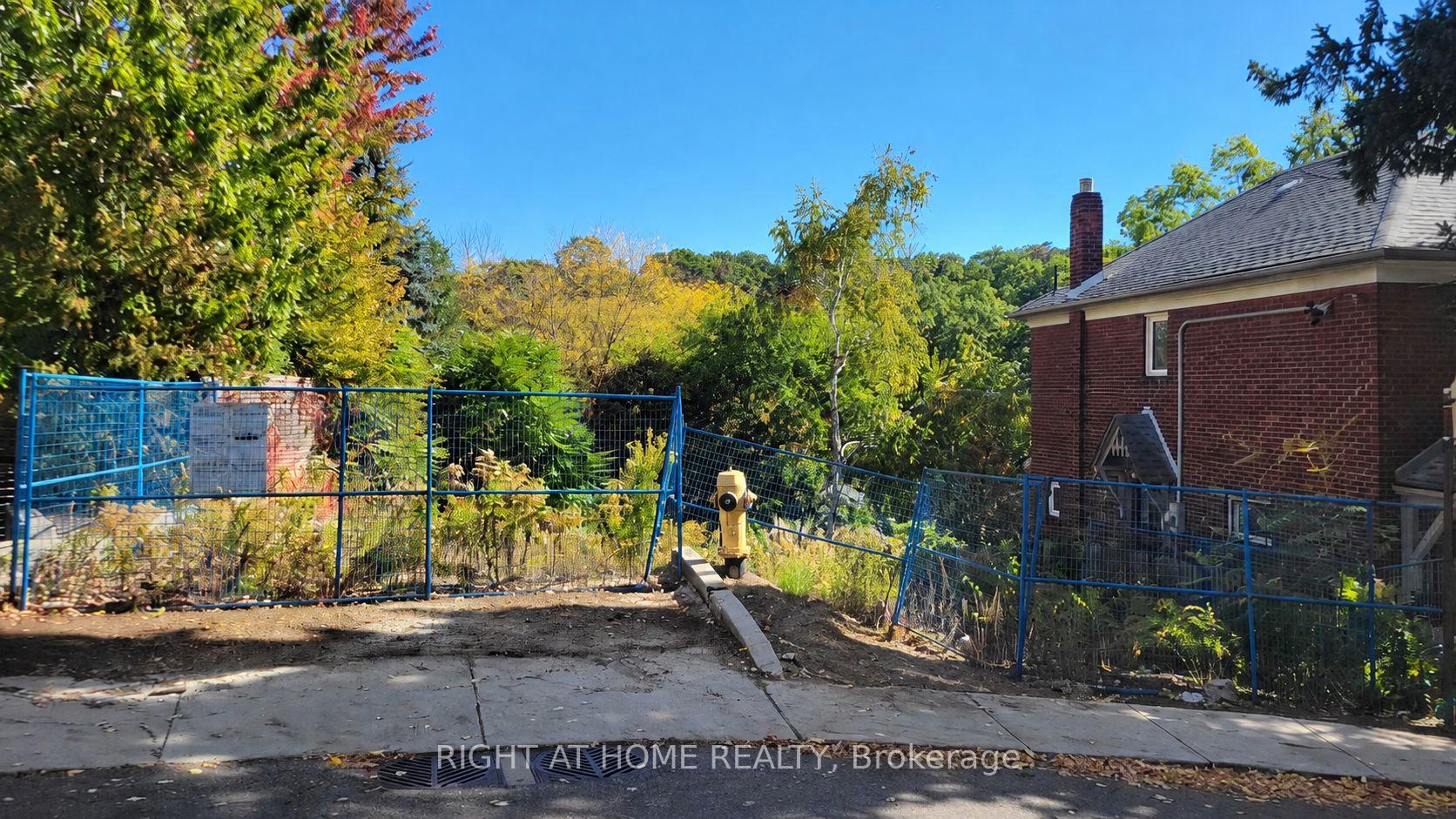 Photo 5 of 379 Ellis Park Road, Toronto, High Park-Swansea — HOMEH