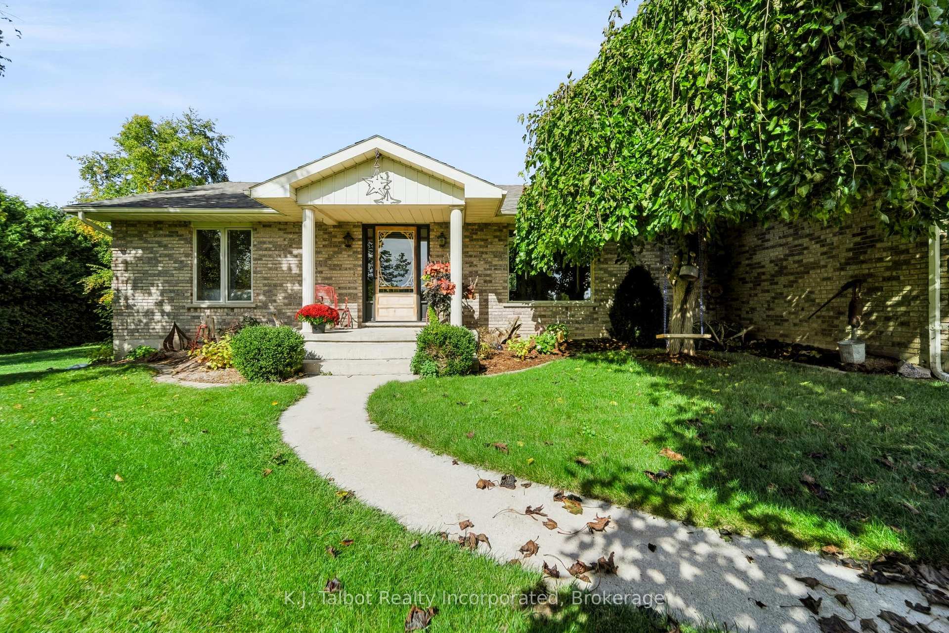 Photo 17 of 33786 Crystal Springs Road, R. R. #1, Bluewater, Bayfield — HOMEH