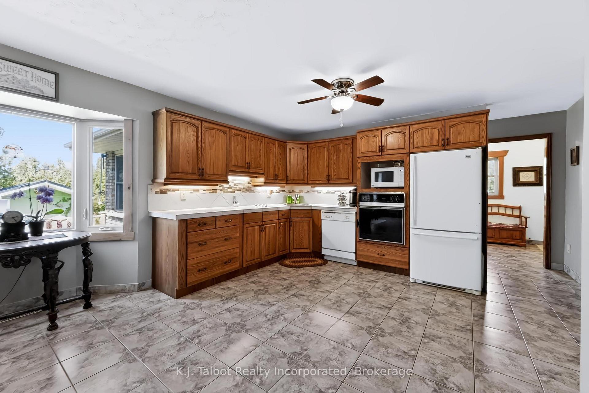 Photo 23 of 33786 Crystal Springs Road, R. R. #1, Bluewater, Bayfield — HOMEH
