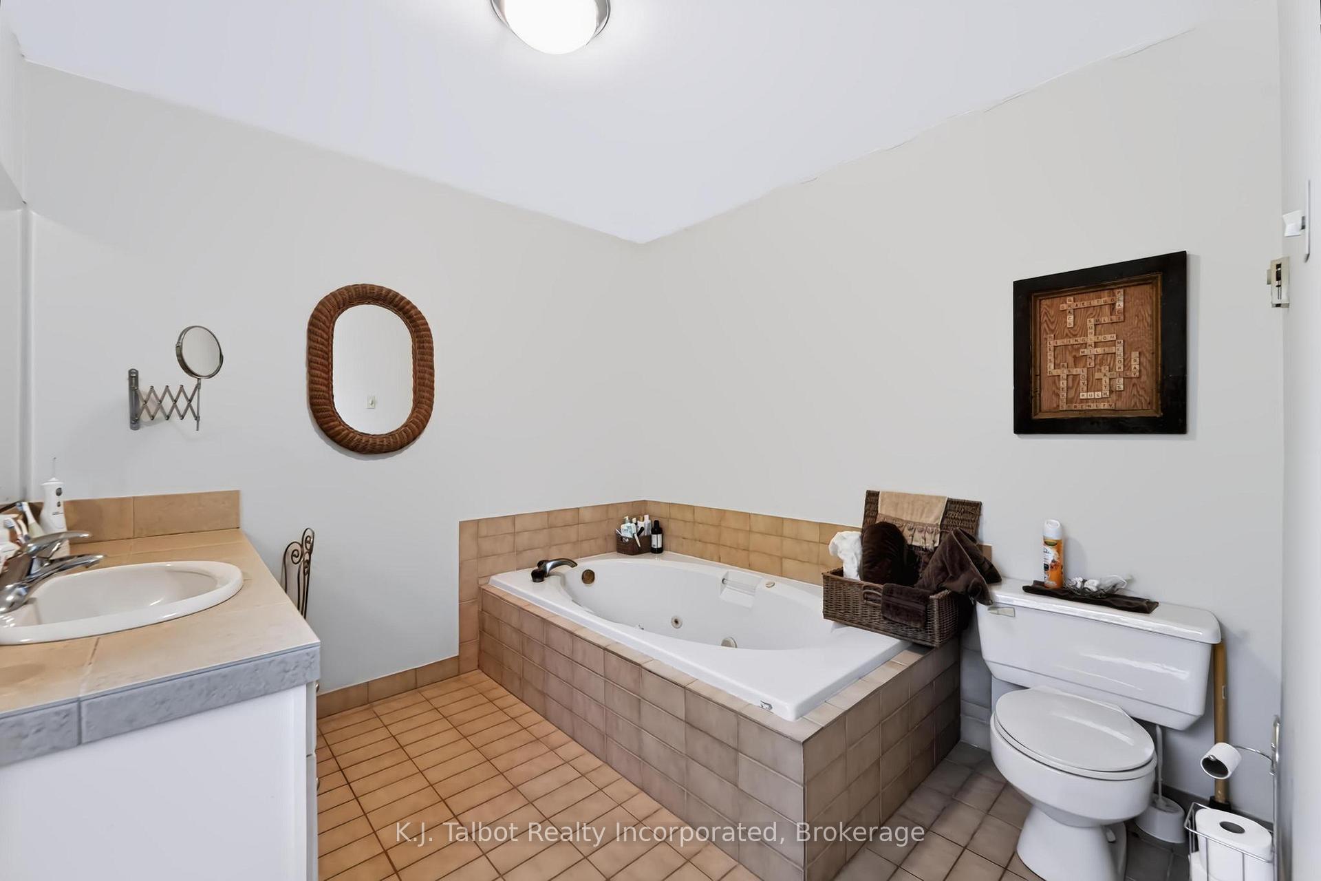 Photo 34 of 33786 Crystal Springs Road, R. R. #1, Bluewater, Bayfield — HOMEH