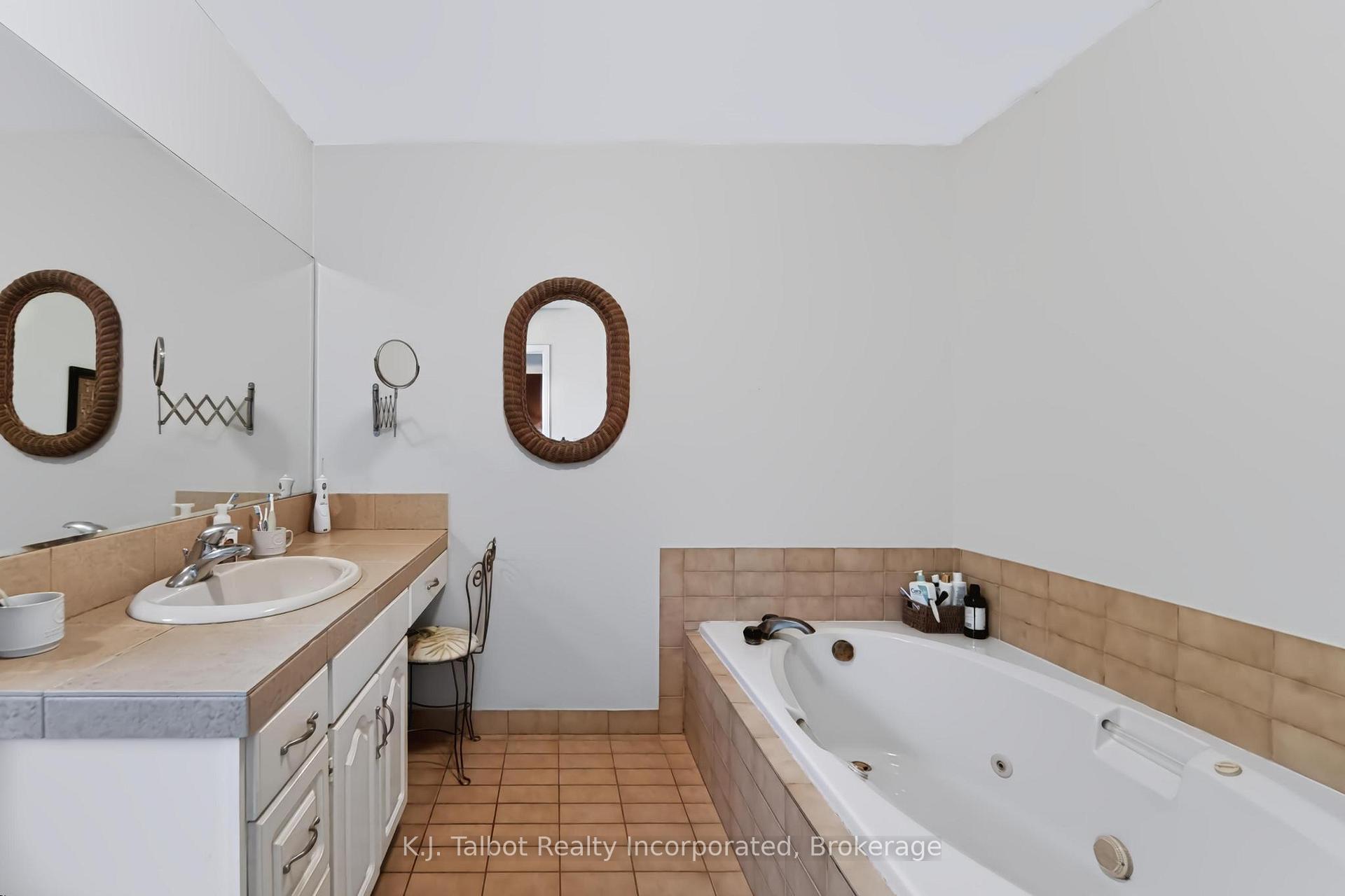 Photo 35 of 33786 Crystal Springs Road, R. R. #1, Bluewater, Bayfield — HOMEH