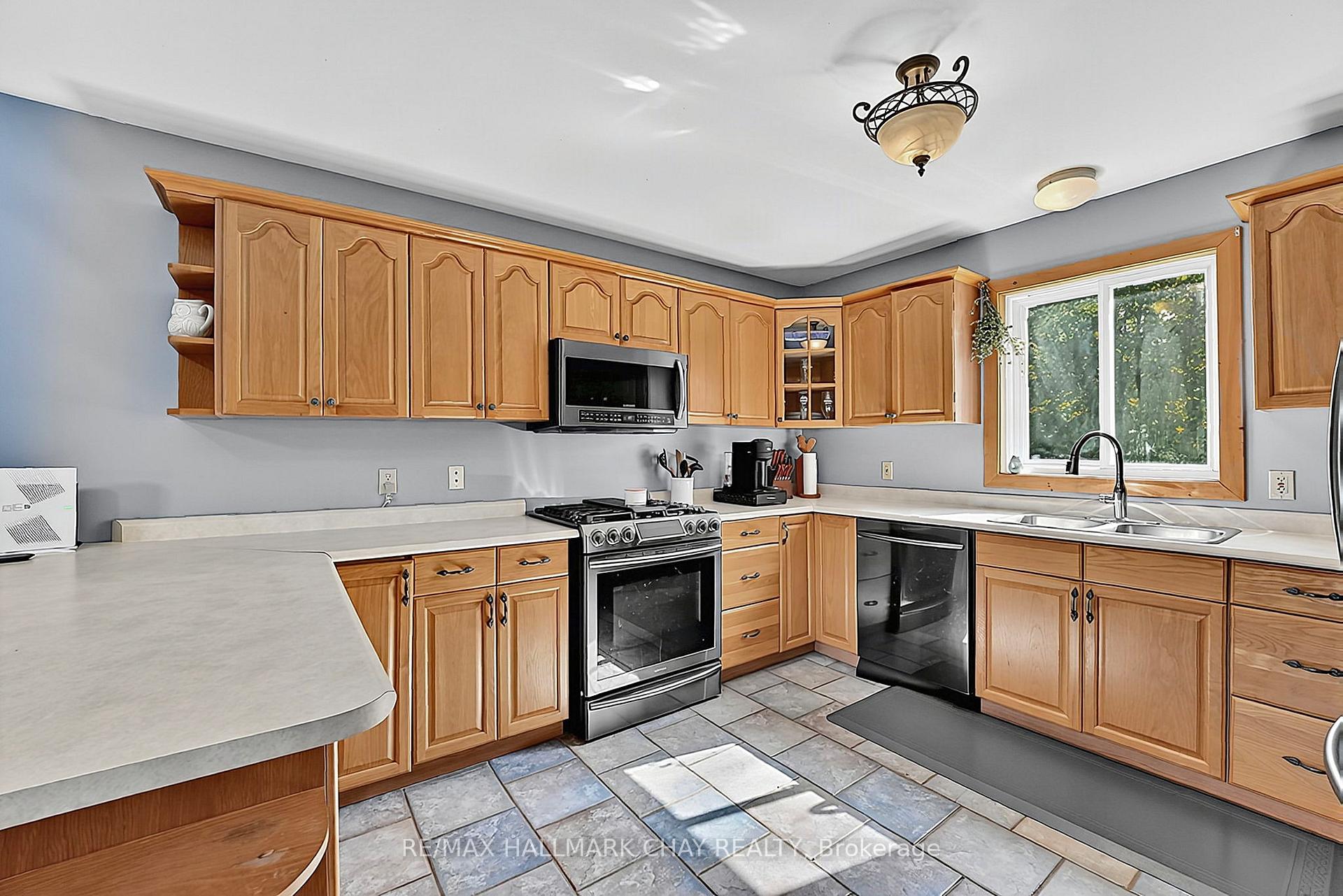 Photo 23 of 466 Beaumont Drive, Bracebridge, Muskoka (N) — HOMEH