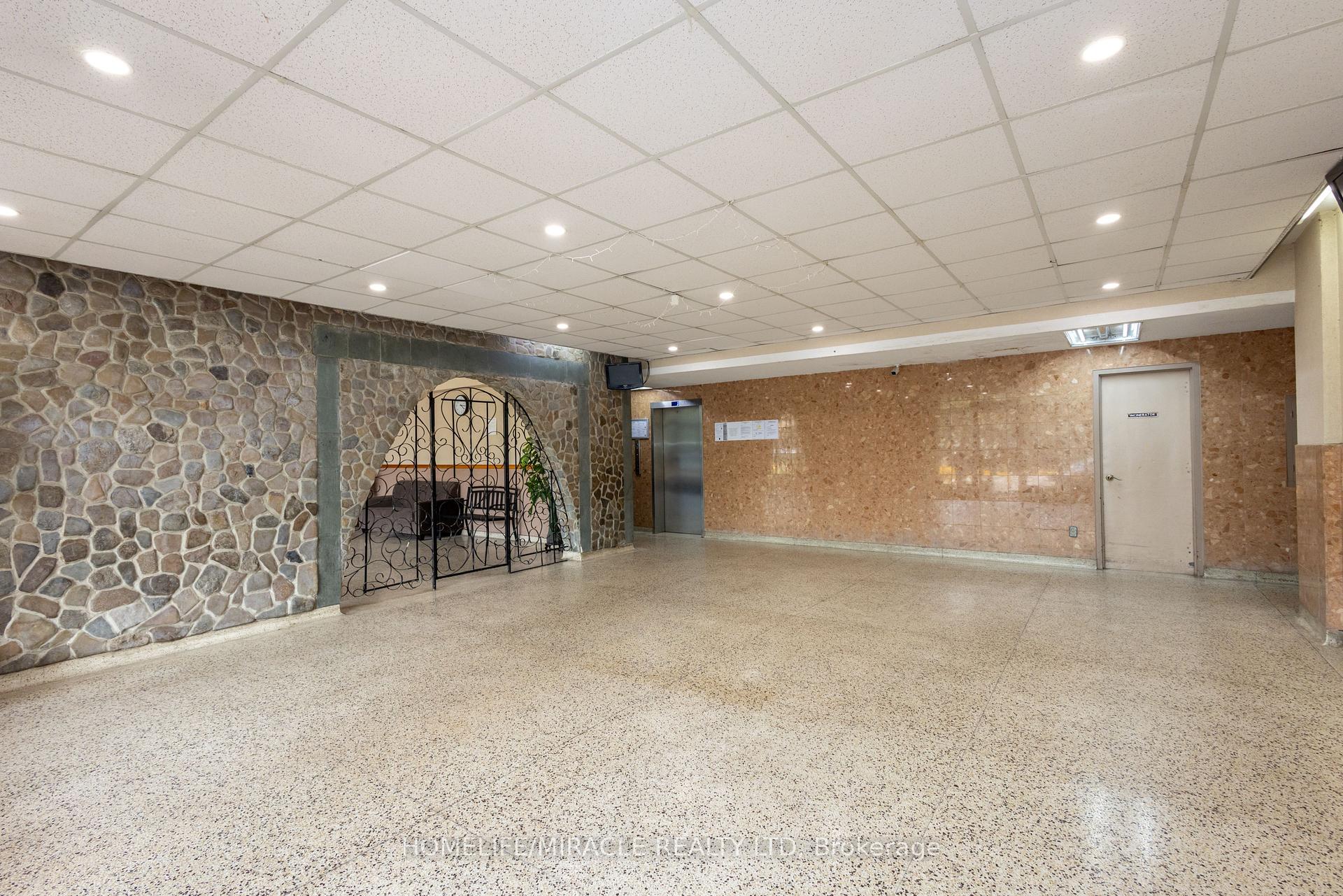 Photo 10 of Unit 1007, 49 Silverstone Drive, Etobicoke, Mount Olive-Silverstone-Jamestown — HOMEH