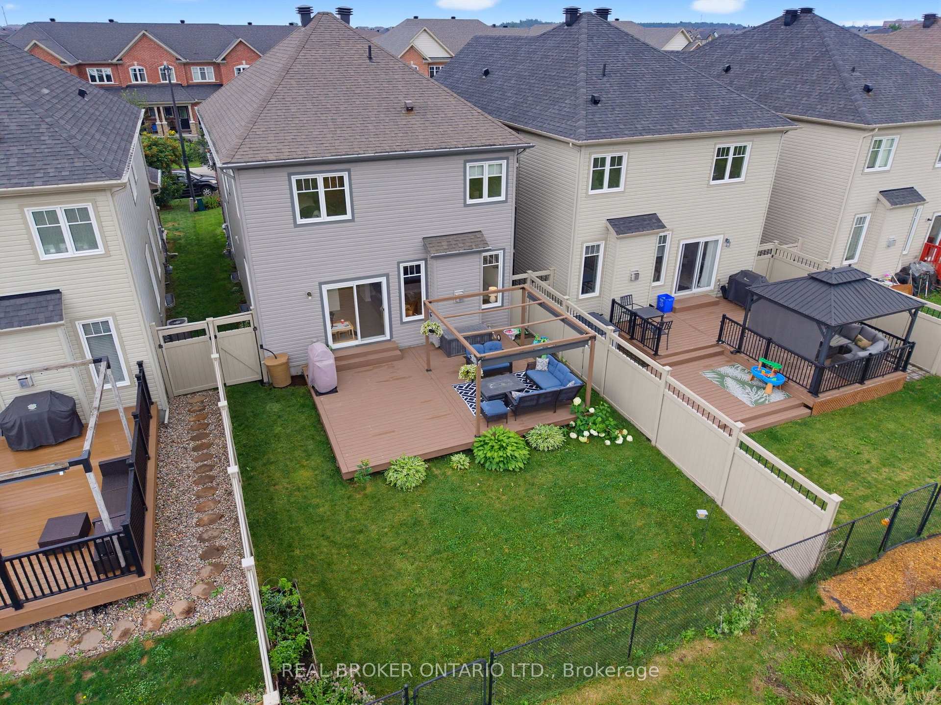Photo 33 of 76 Tapadero Avenue, Ottawa, Kanata - Emerald Meadows/Trailwest — HOMEH