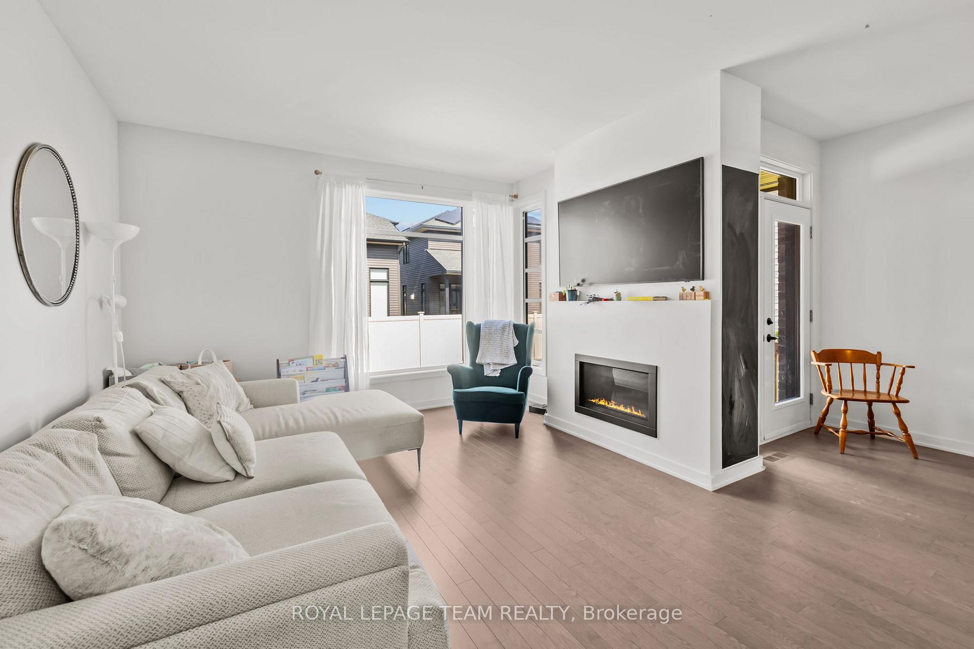 Photo 4 of 978 Acoustic Way, Ottawa, Riverside South/Gloucester Glen — HOMEH