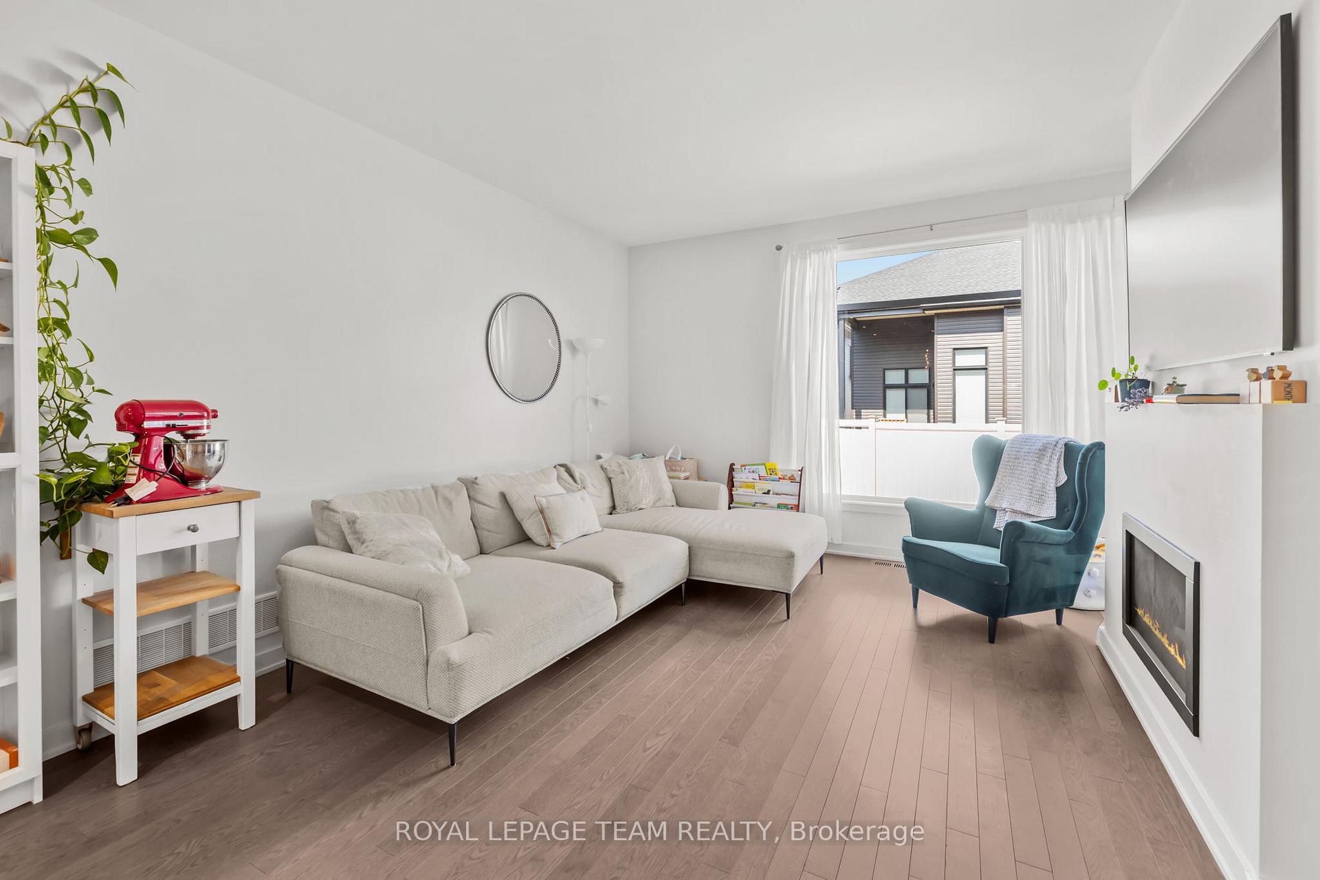 Photo 5 of 978 Acoustic Way, Ottawa, Riverside South/Gloucester Glen — HOMEH