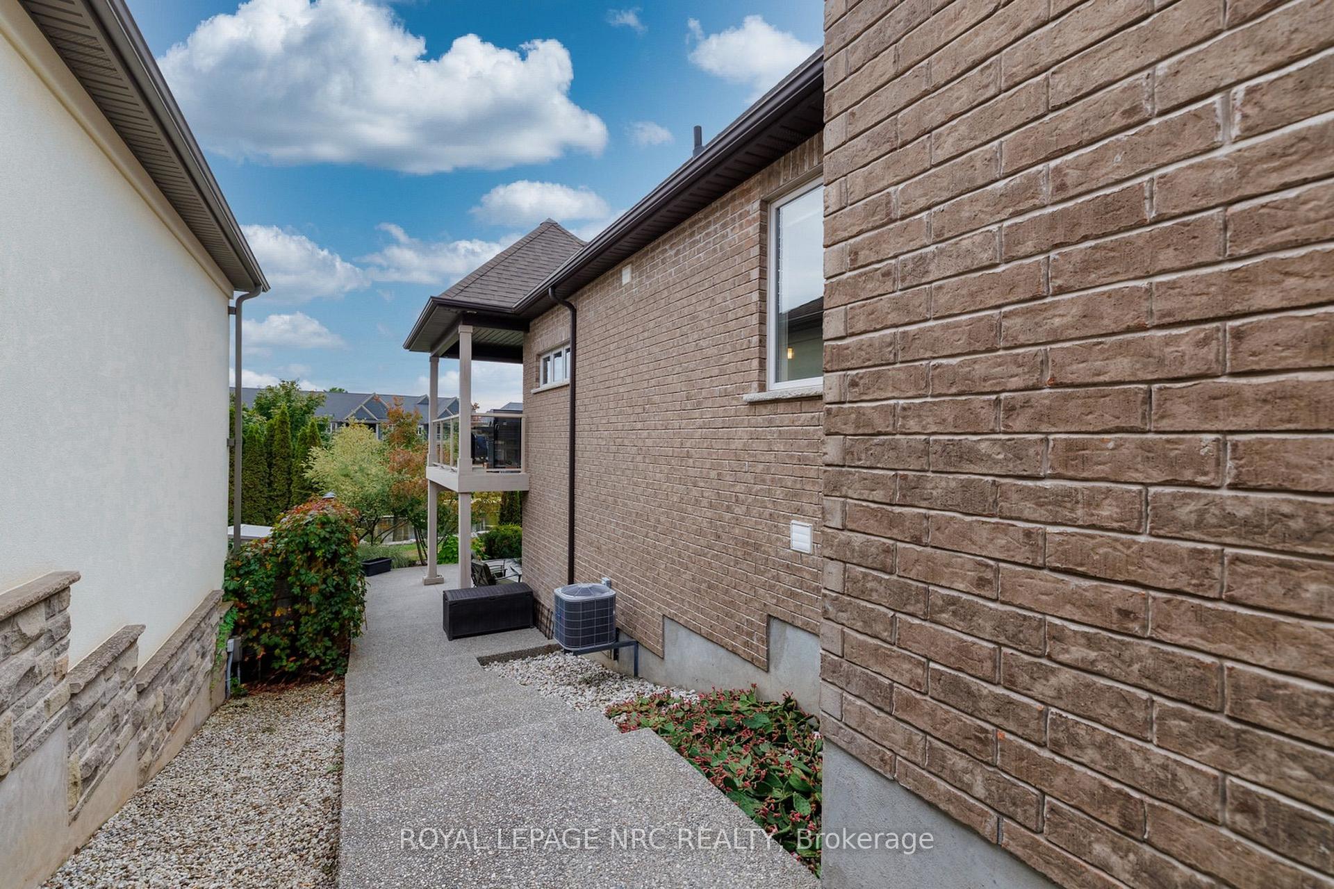 Photo 13 of 295 Creekside Drive, Welland, Coyle Creek — HOMEH