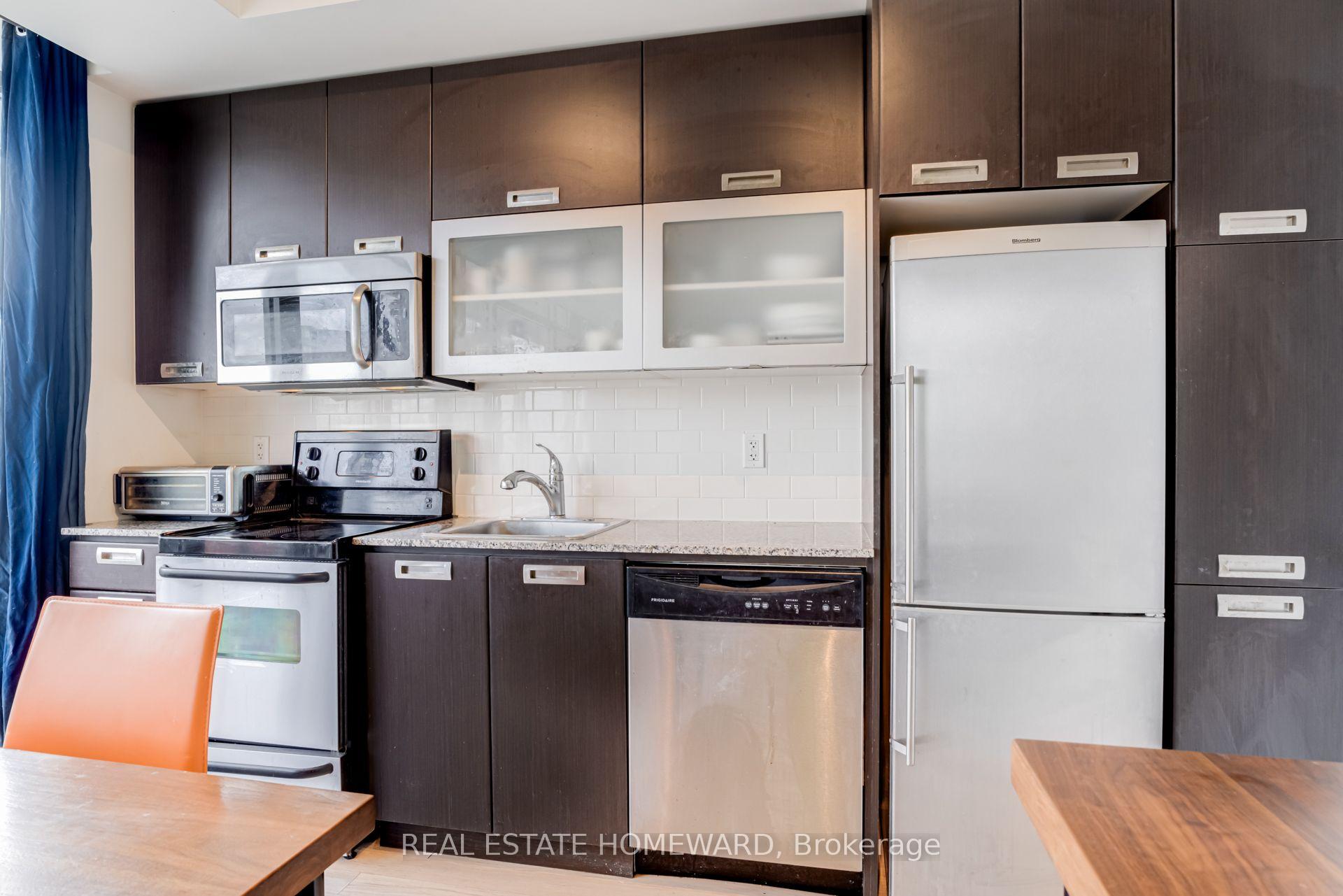 Photo 4 of 90 Stadium Road, Toronto, Waterfront Communities — HOMEH
