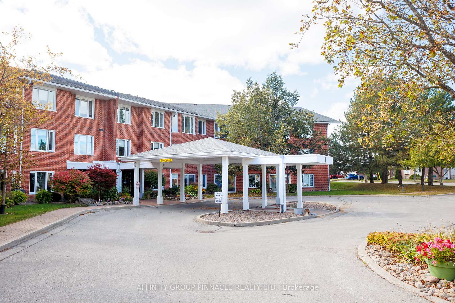 Photo 4 of Unit 206, 1 Heritage Way, Kawartha Lakes, Lindsay — HOMEH