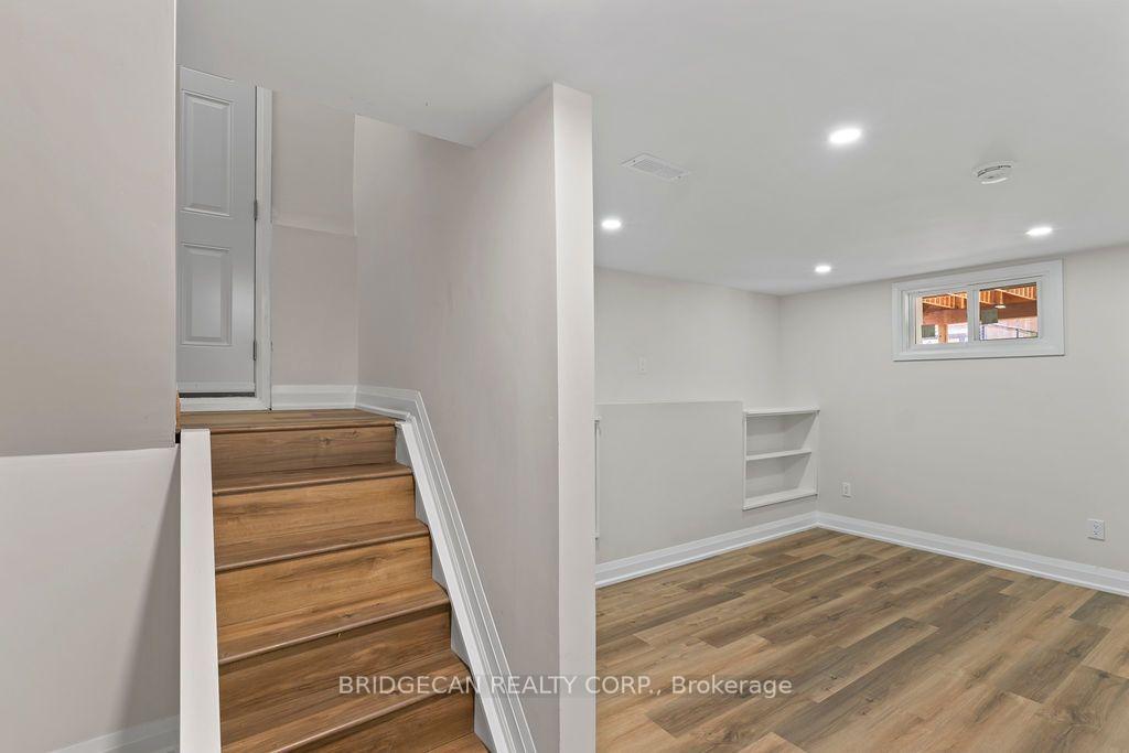 Photo 32 of 73 Adair Avenue S, Hamilton, Glenview — HOMEH