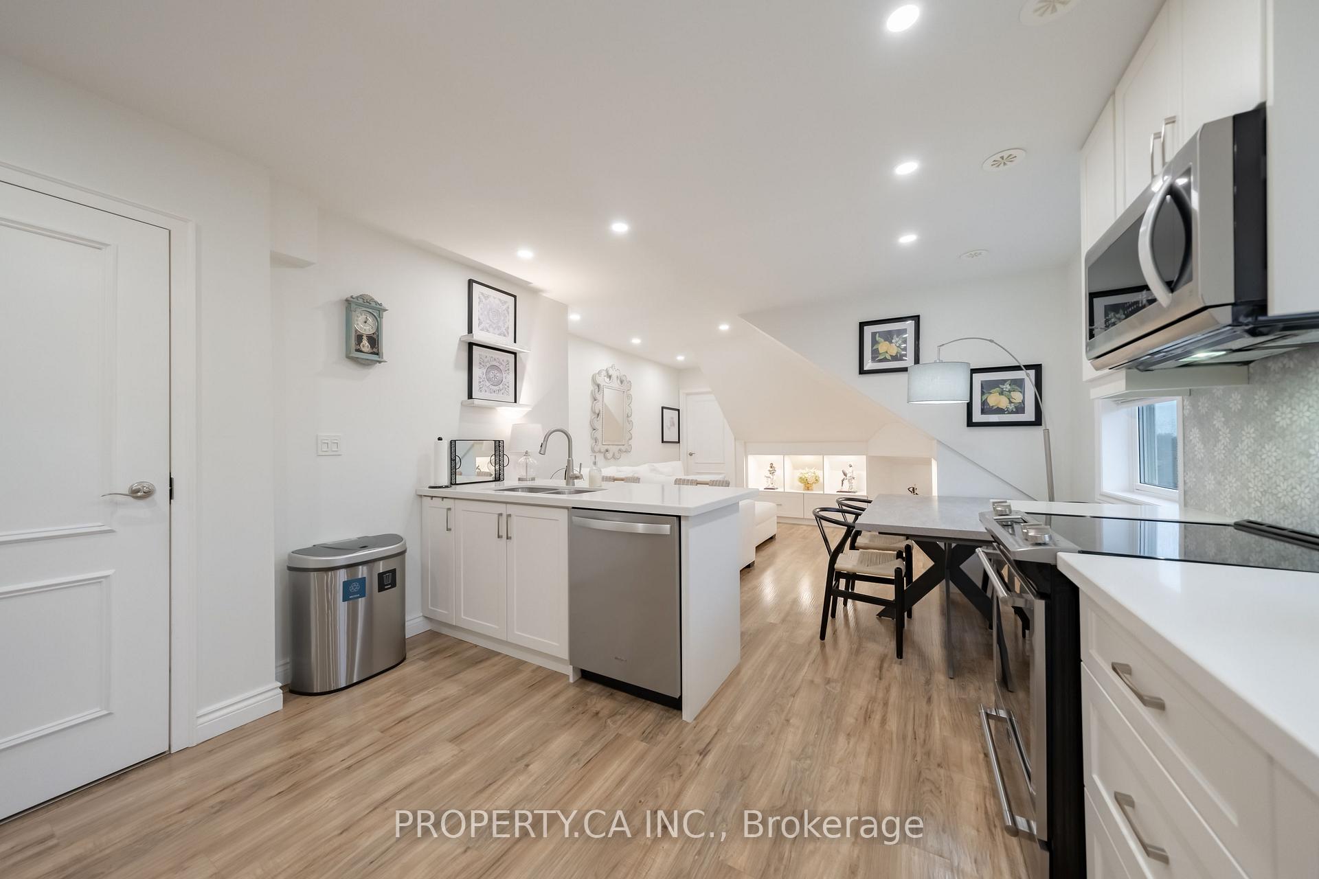 Photo 3 of Unit 8, 963 Avenue Road, Toronto, Yonge-Eglinton — HOMEH