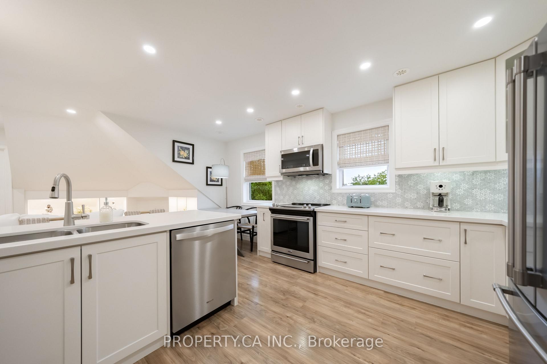 Photo 4 of Unit 8, 963 Avenue Road, Toronto, Yonge-Eglinton — HOMEH