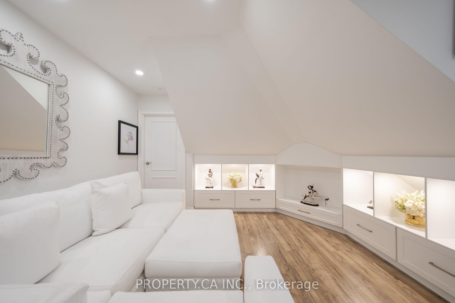 Photo 6 of Unit 8, 963 Avenue Road, Toronto, Yonge-Eglinton — HOMEH