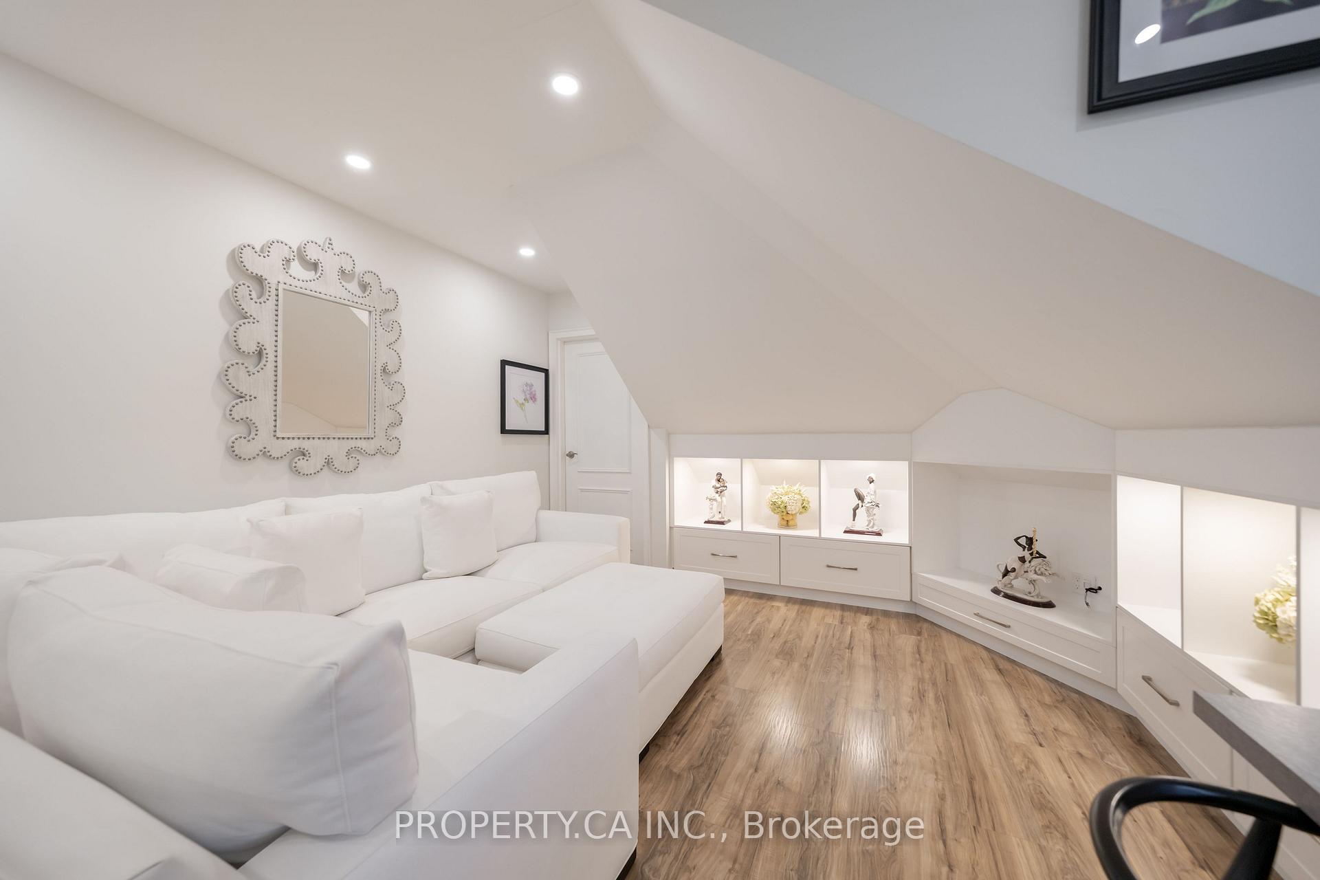 Photo 9 of Unit 8, 963 Avenue Road, Toronto, Yonge-Eglinton — HOMEH