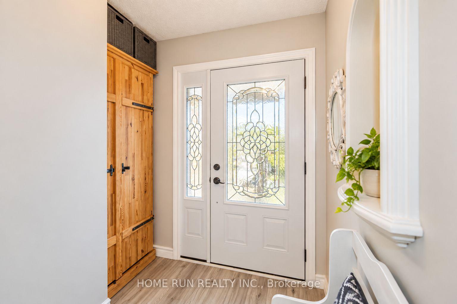 Photo 3 of 57 Fair Oaks Crescent, Ottawa, Craig Henry/Woodvale — HOMEH
