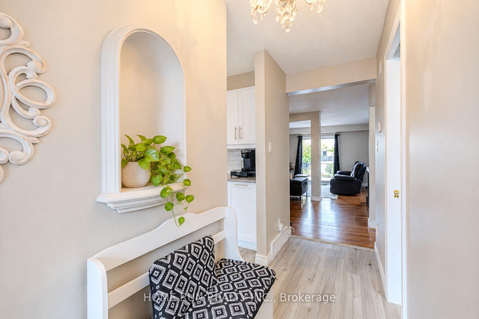 Photo 7 of 57 Fair Oaks Crescent, Ottawa, Craig Henry/Woodvale — HOMEH