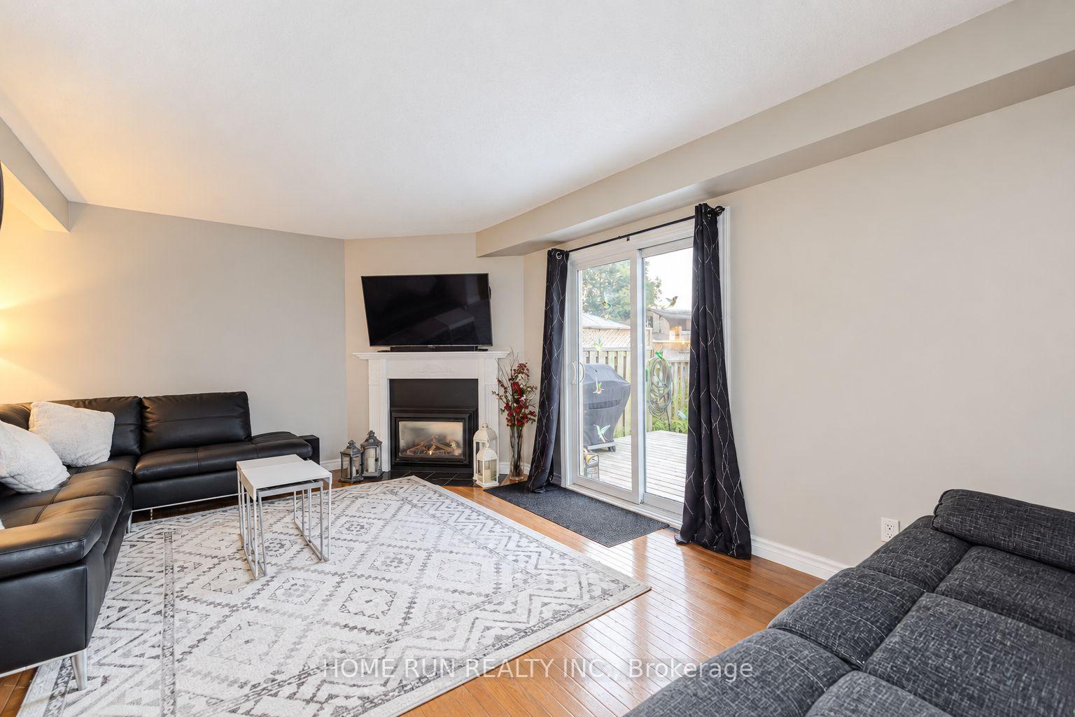 Photo 17 of 57 Fair Oaks Crescent, Ottawa, Craig Henry/Woodvale — HOMEH