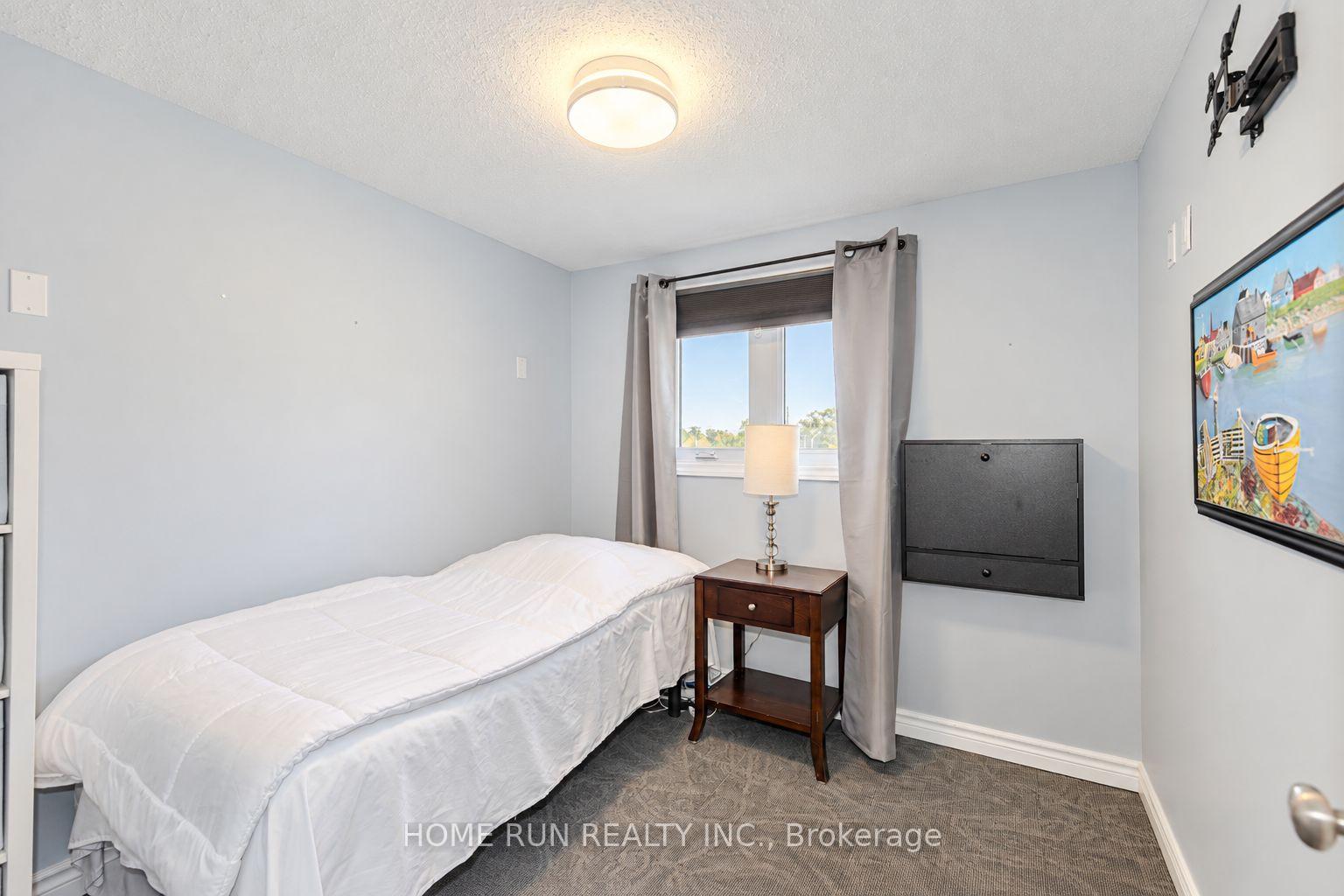Photo 28 of 57 Fair Oaks Crescent, Ottawa, Craig Henry/Woodvale — HOMEH