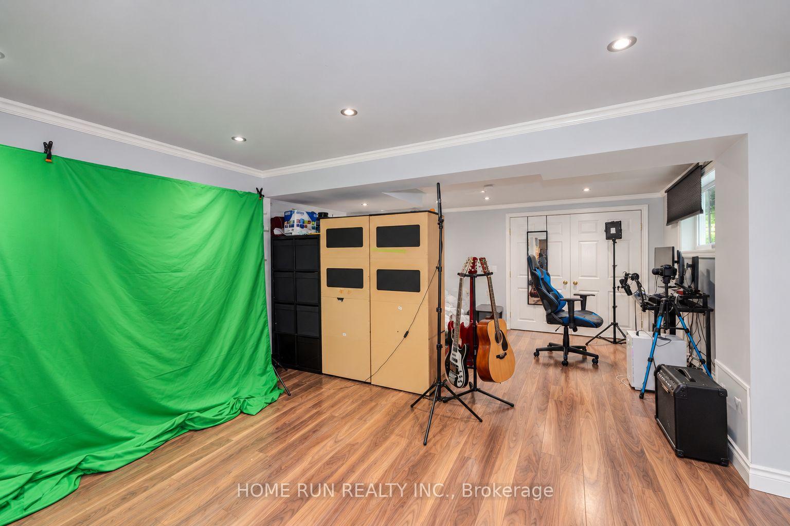 Photo 38 of 57 Fair Oaks Crescent, Ottawa, Craig Henry/Woodvale — HOMEH
