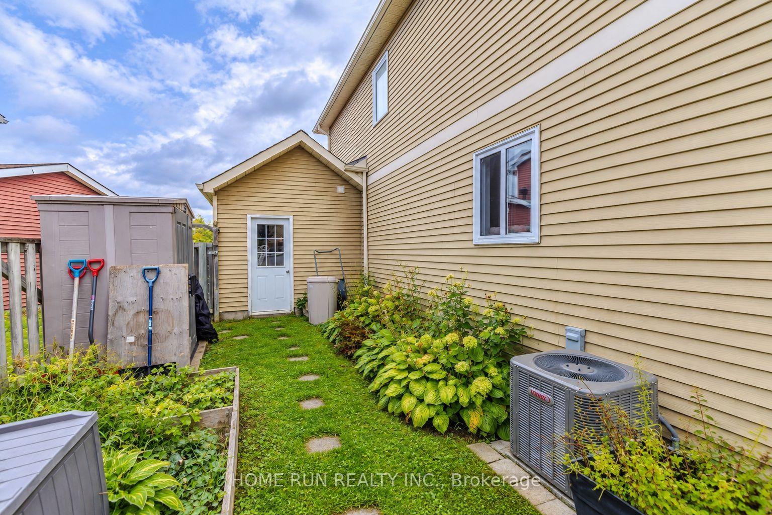 Photo 42 of 57 Fair Oaks Crescent, Ottawa, Craig Henry/Woodvale — HOMEH