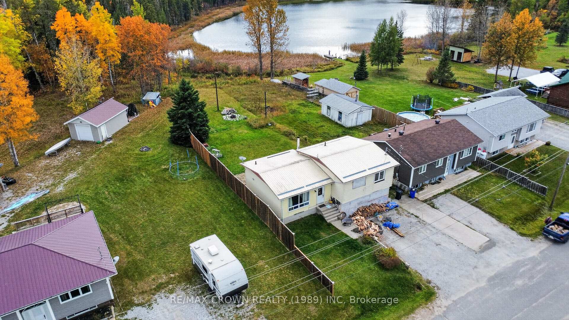 Photo 3 of 24 Cedar Avenue, Hornepayne, West — HOMEH