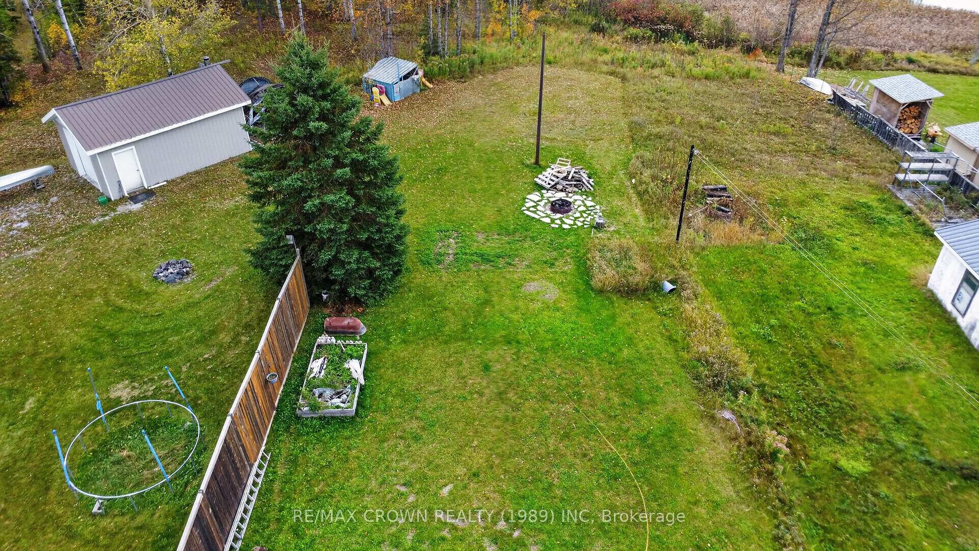 Photo 4 of 24 Cedar Avenue, Hornepayne, West — HOMEH