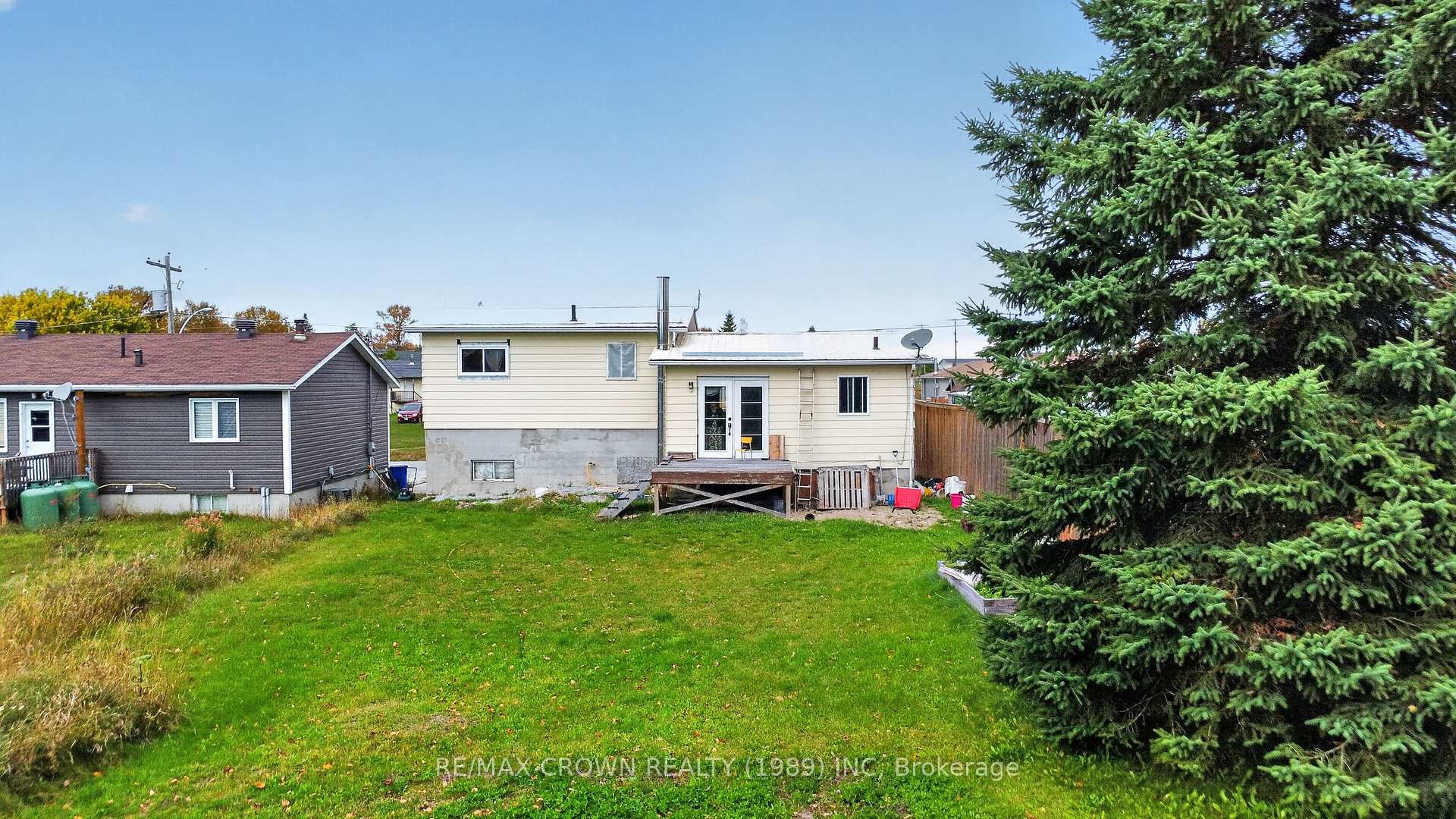 Photo 8 of 24 Cedar Avenue, Hornepayne, West — HOMEH