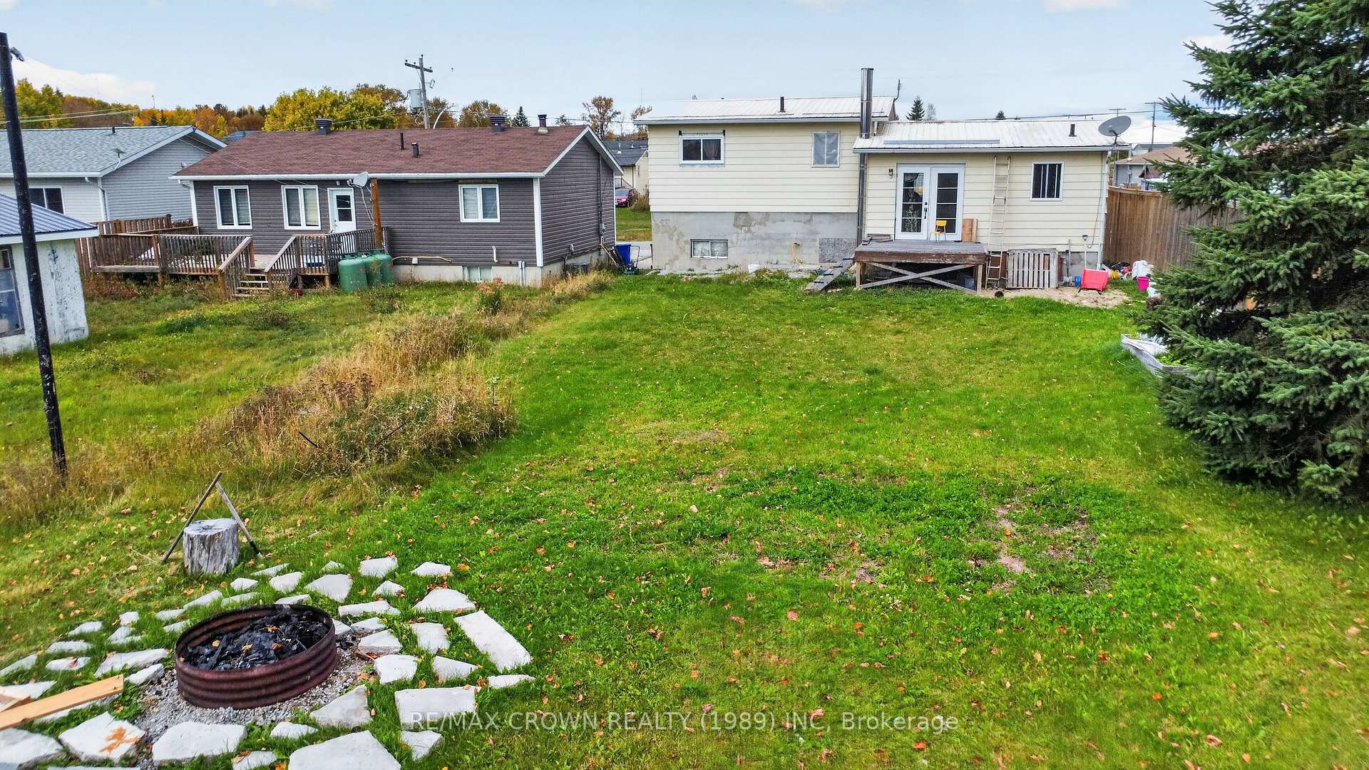 Photo 9 of 24 Cedar Avenue, Hornepayne, West — HOMEH