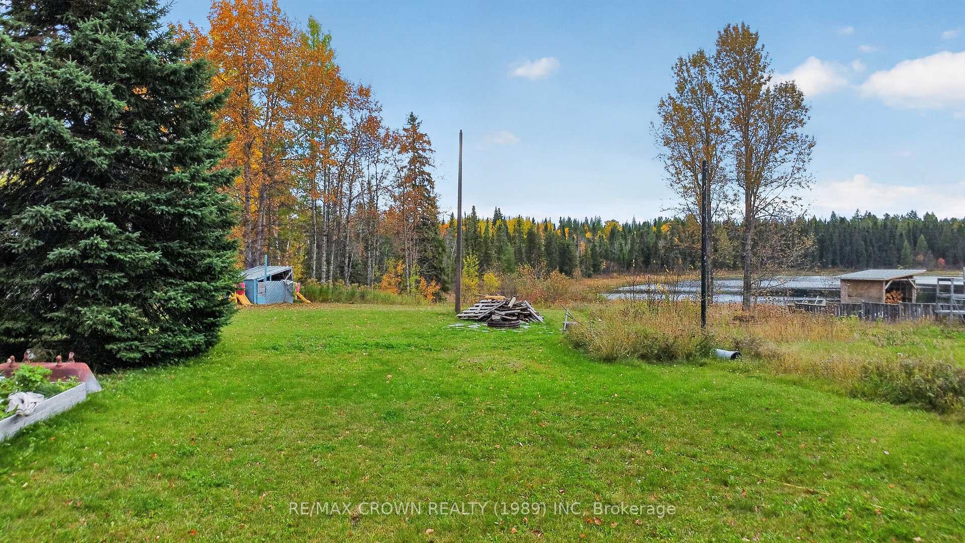 Photo 10 of 24 Cedar Avenue, Hornepayne, West — HOMEH