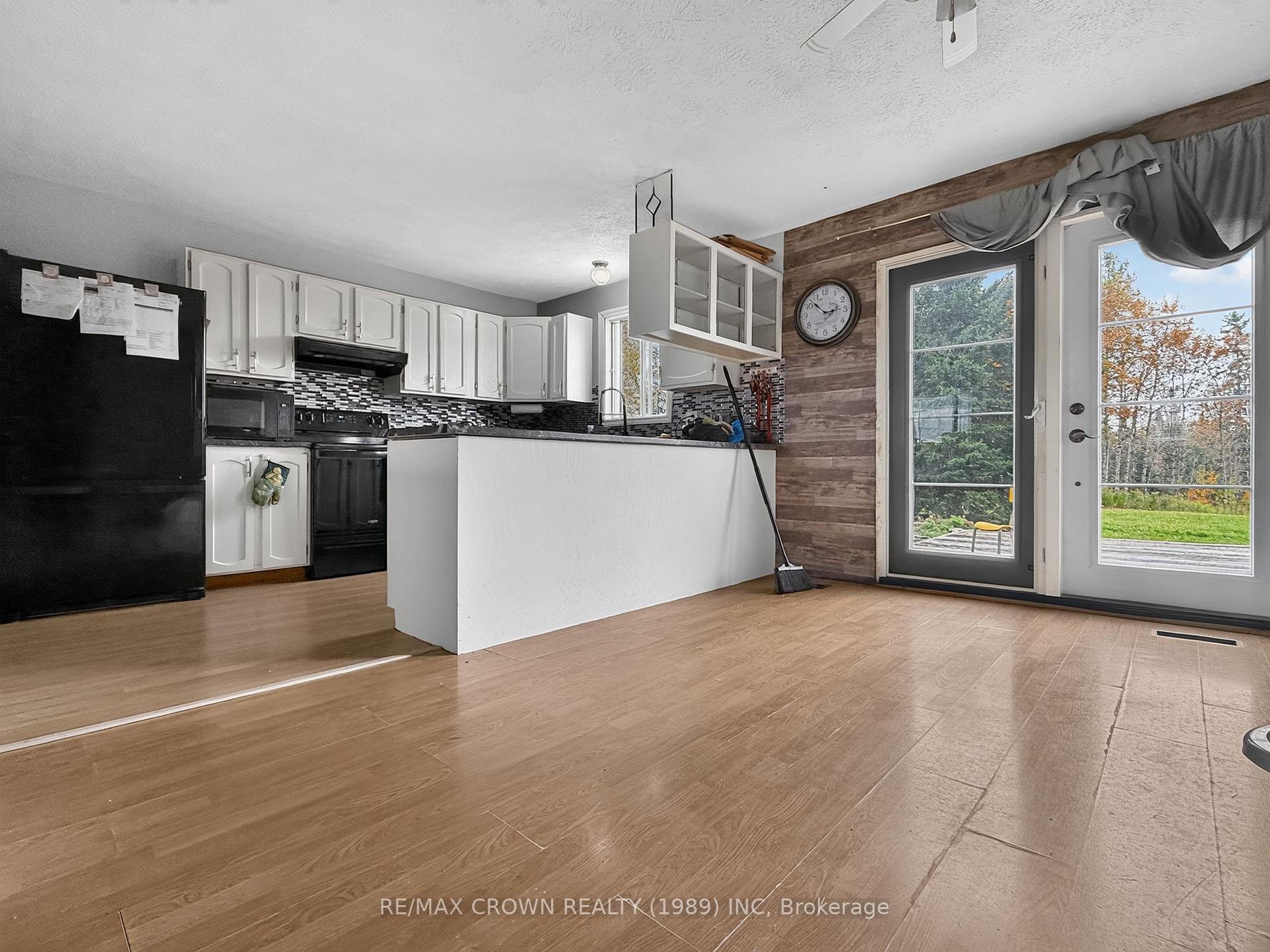 Photo 11 of 24 Cedar Avenue, Hornepayne, West — HOMEH