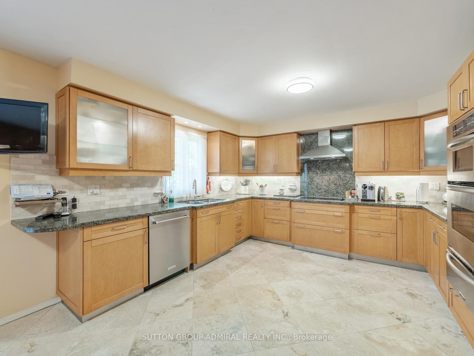 Photo 12 of 49 Miriam Crescent, Richmond Hill, Doncrest — HOMEH