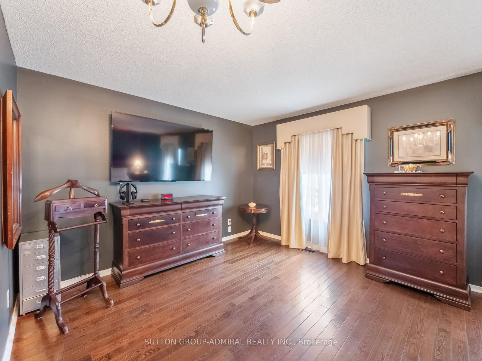 Photo 22 of 49 Miriam Crescent, Richmond Hill, Doncrest — HOMEH