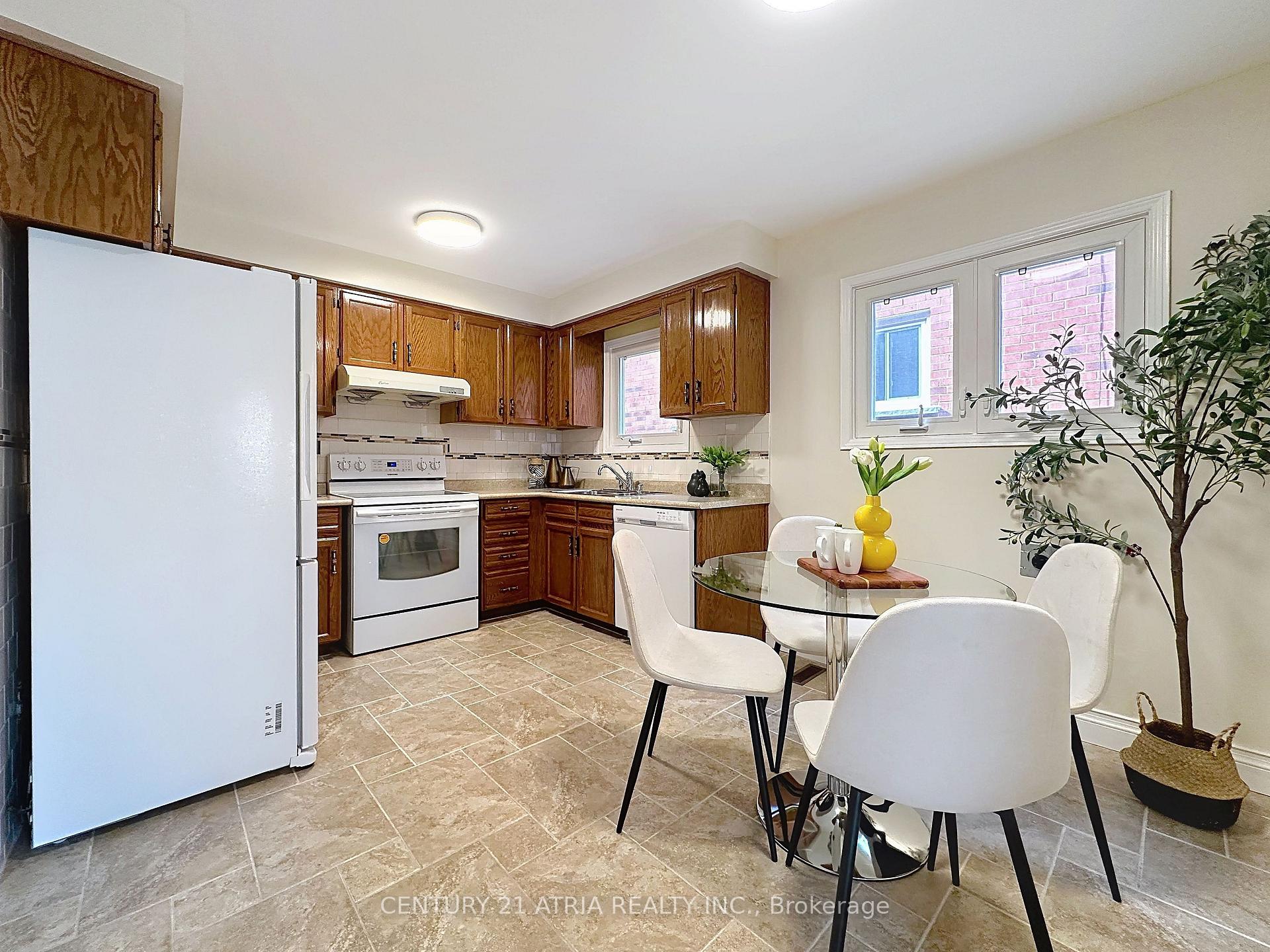 Photo 6 of 58 Danjohn Crescent, Scarborough, Agincourt North — HOMEH