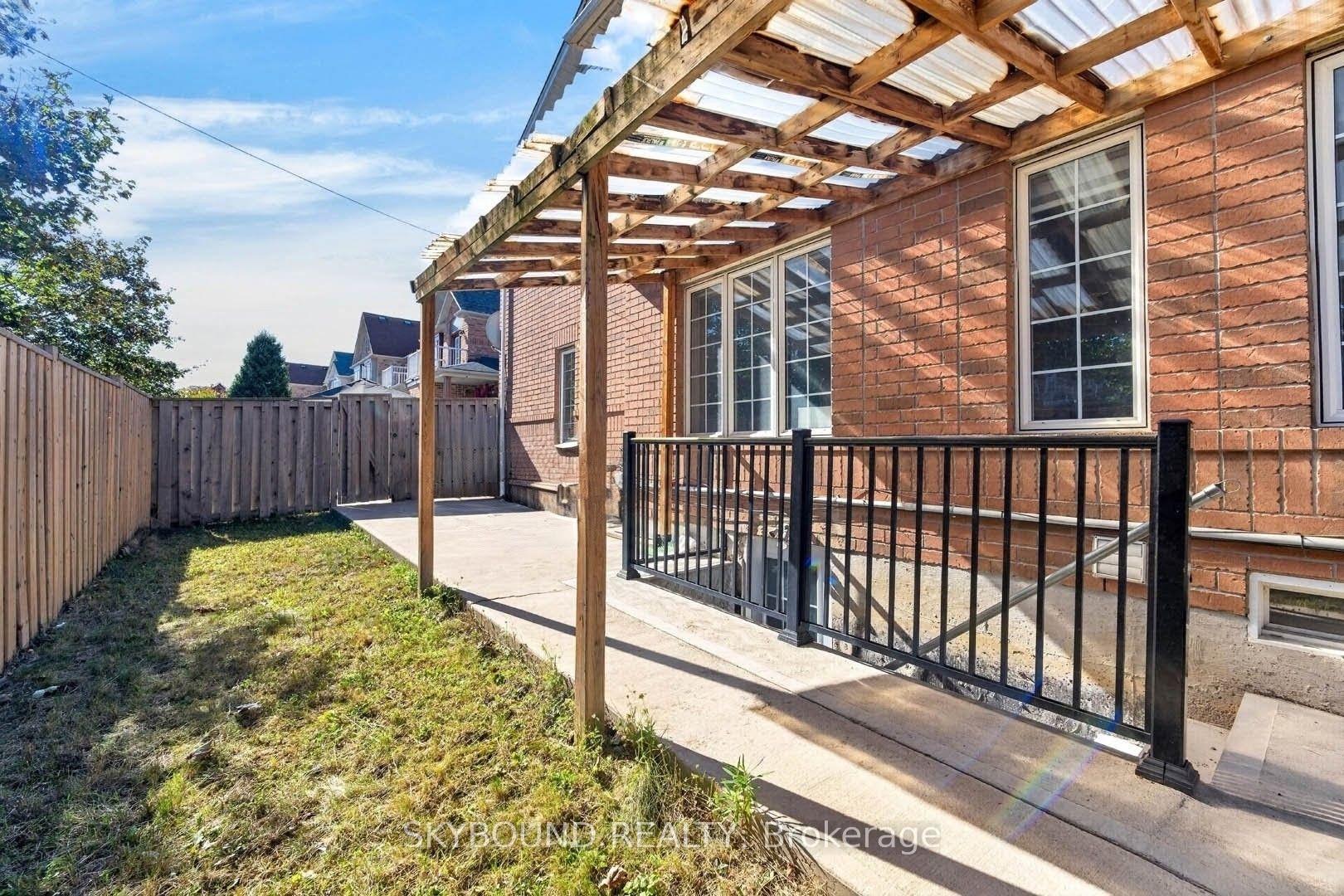 Photo 5 of Unit Bsmt, 828 Bethany Crescent, Mississauga, East Credit — HOMEH
