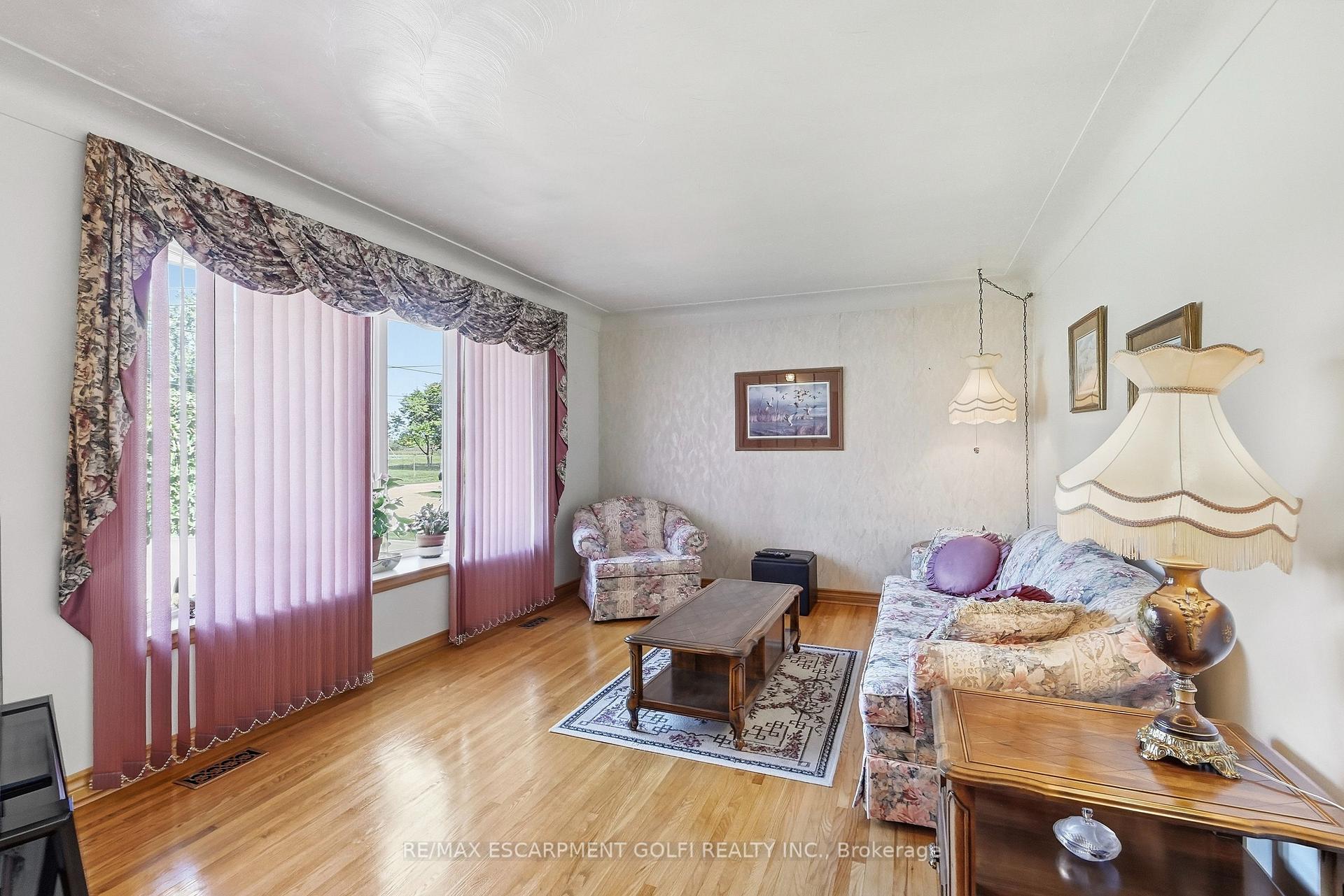 Photo 10 of 691 Winston Road, Grimsby, Grimsby Beach — HOMEH