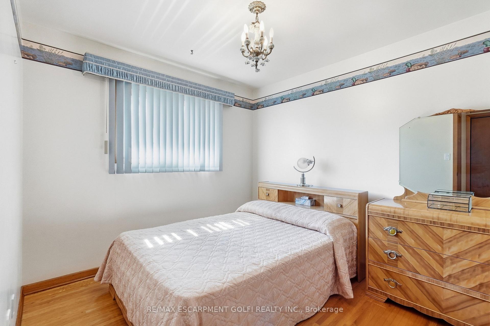 Photo 13 of 691 Winston Road, Grimsby, Grimsby Beach — HOMEH
